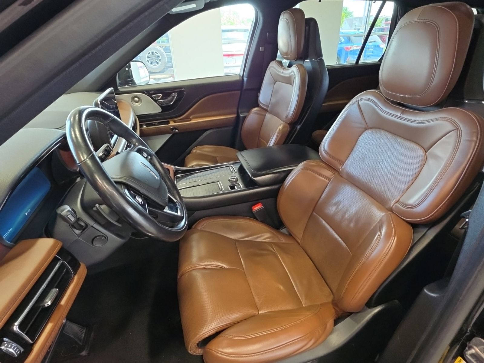 Thumbnail: 2020 Lincoln Aviator - 17