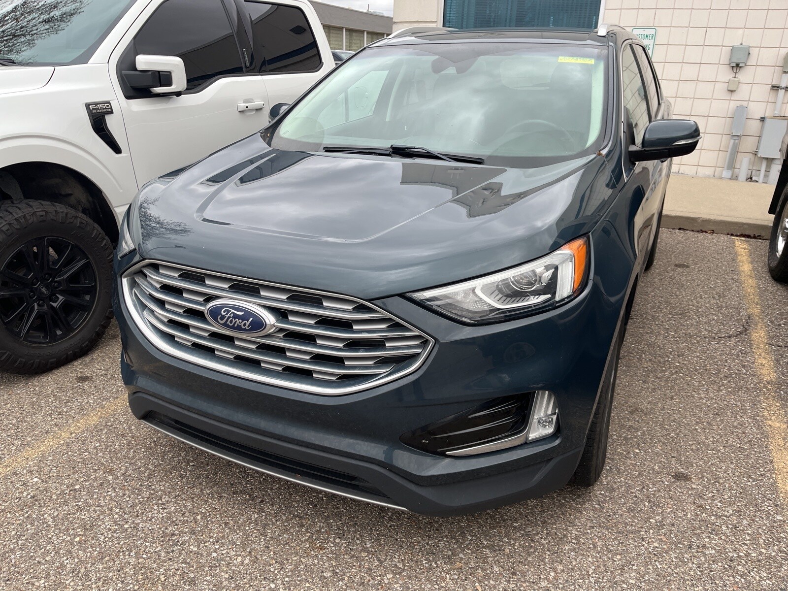 2019 Ford Edge Titanium photo 3