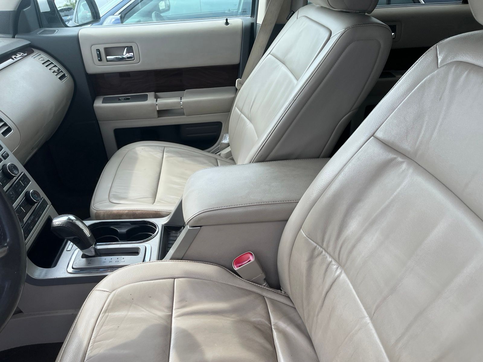Thumbnail: 2010 Ford Flex - 27