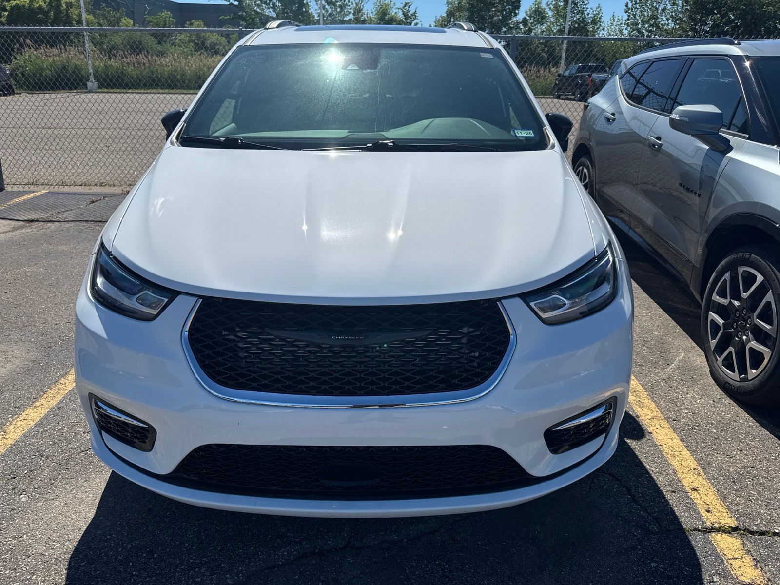 Thumbnail: 2025 Chrysler Pacifica - 30
