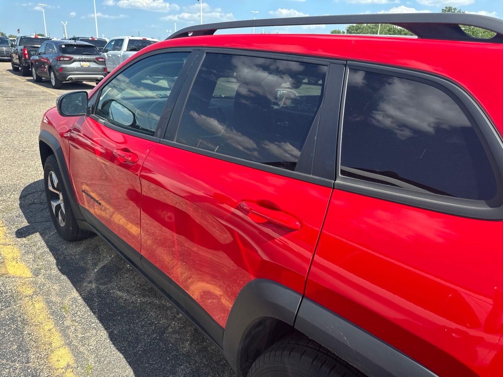 Thumbnail: 2018 Jeep Cherokee - 16