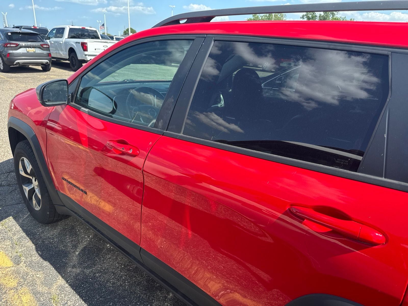Thumbnail: 2018 Jeep Cherokee - 15
