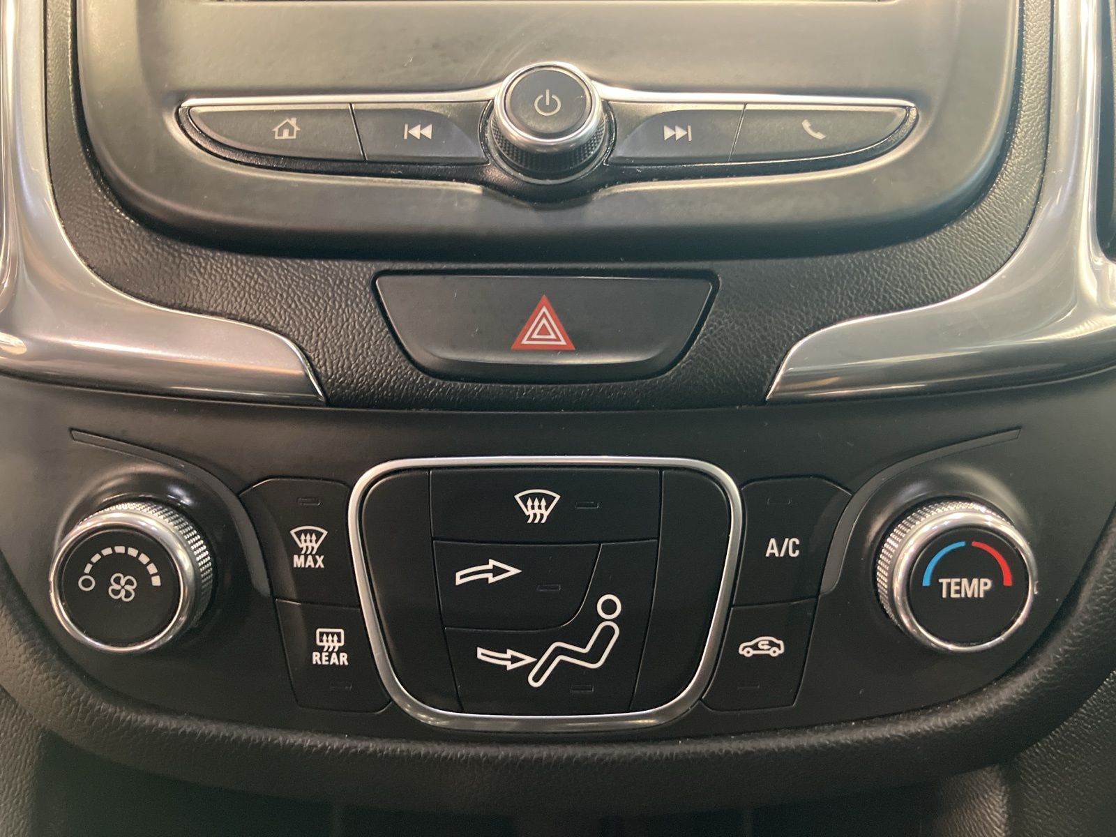 Thumbnail: 2019 Chevrolet Equinox - 18