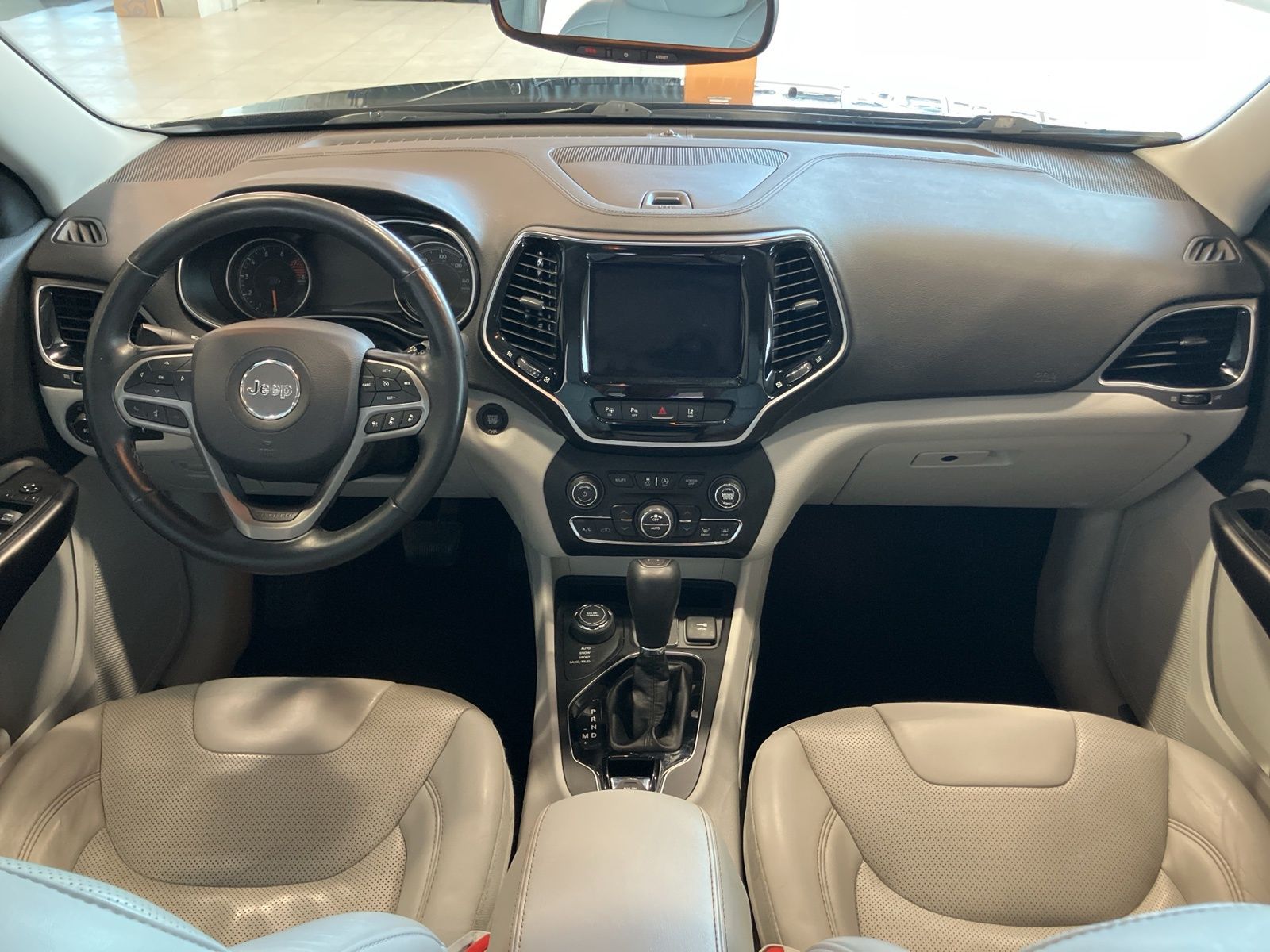 Thumbnail: 2019 Jeep Cherokee - 23