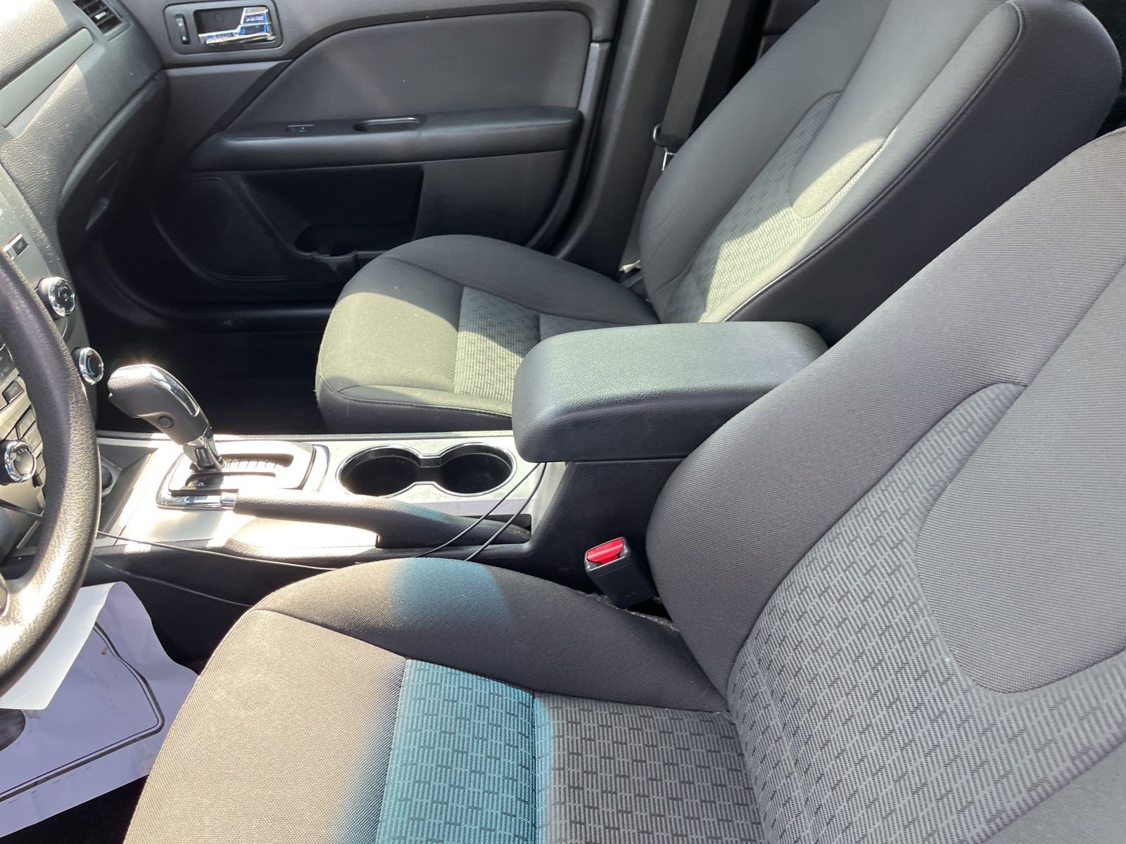 Thumbnail: 2010 Ford Fusion - 24