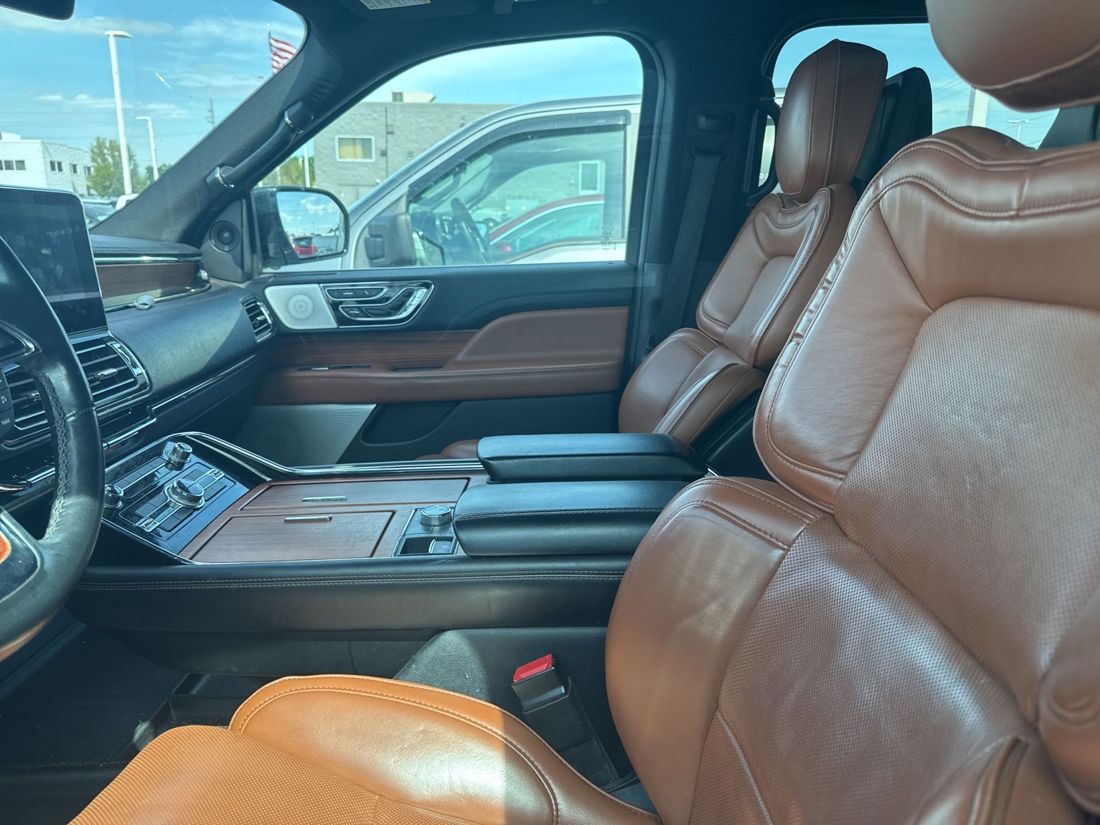 Thumbnail: 2019 Lincoln Navigator L - 30