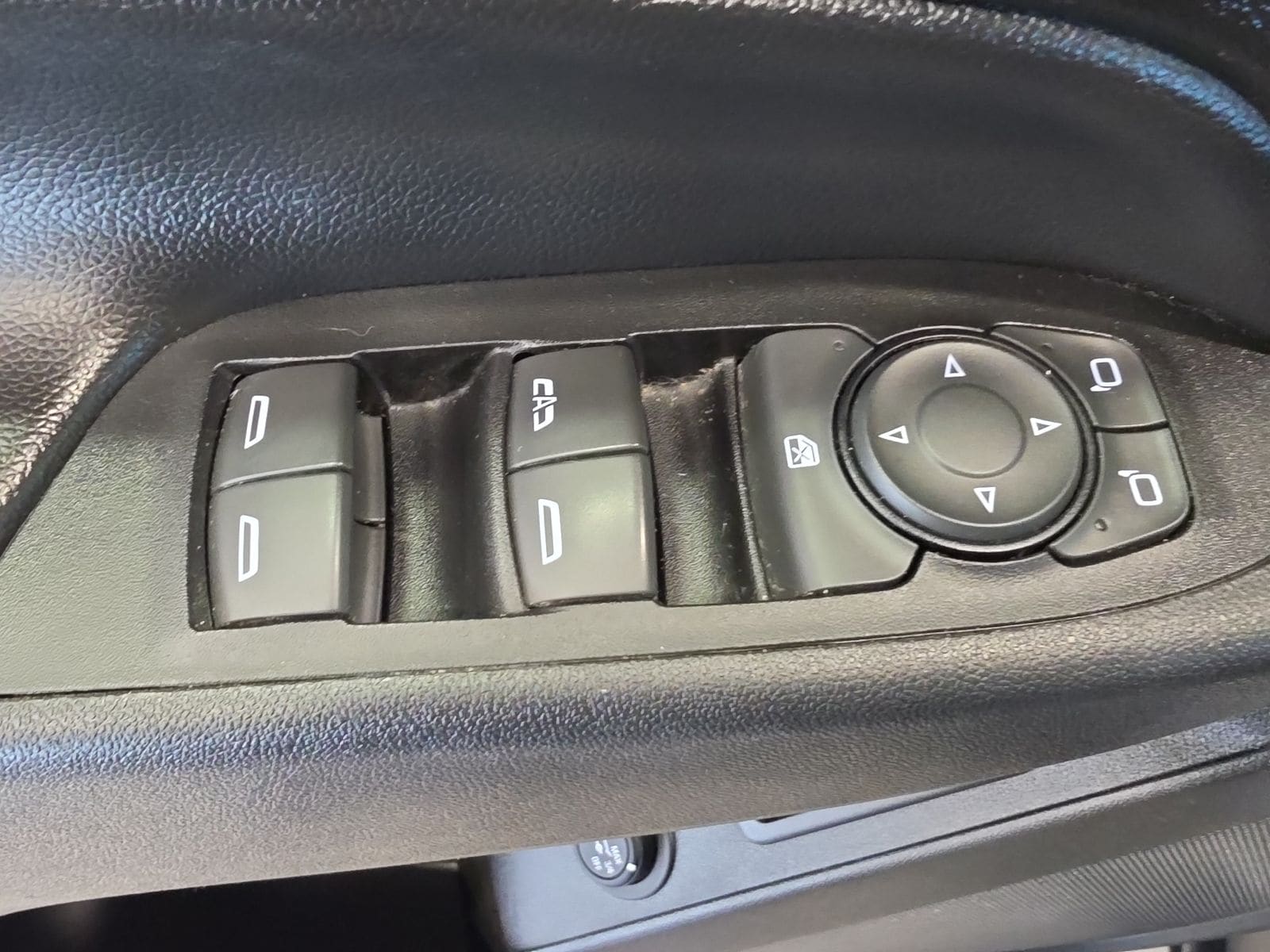 Thumbnail: 2020 Chevrolet Equinox - 17