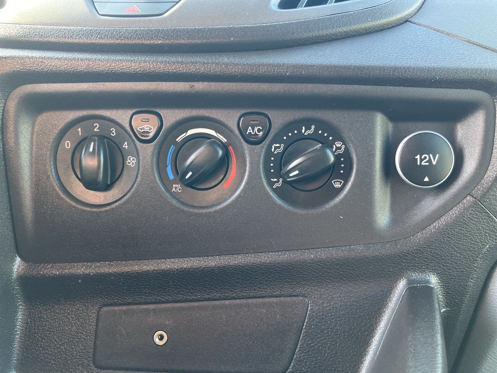 Thumbnail: 2017 Ford Transit Series - 17