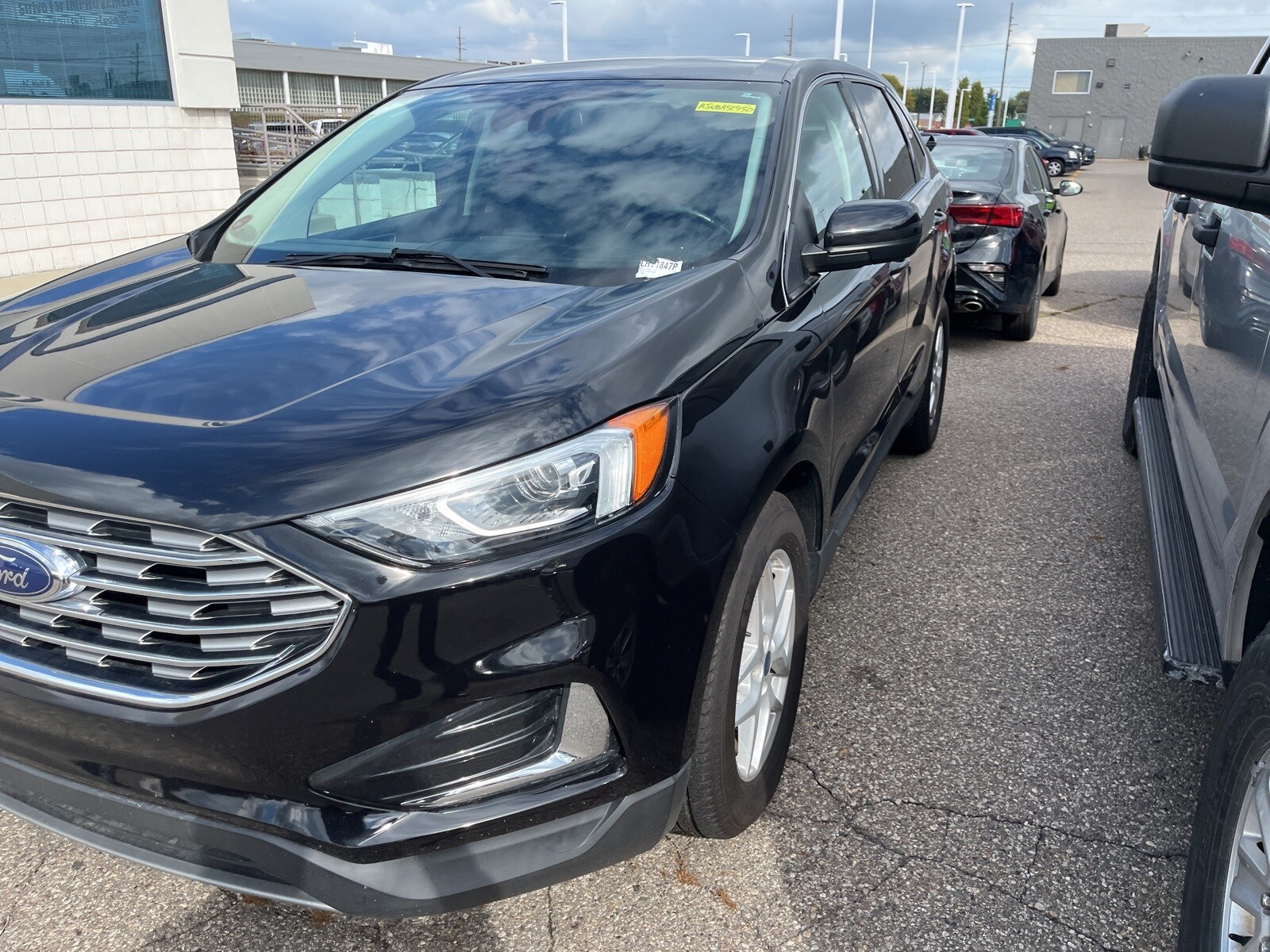 2022 Ford Edge SEL photo 3