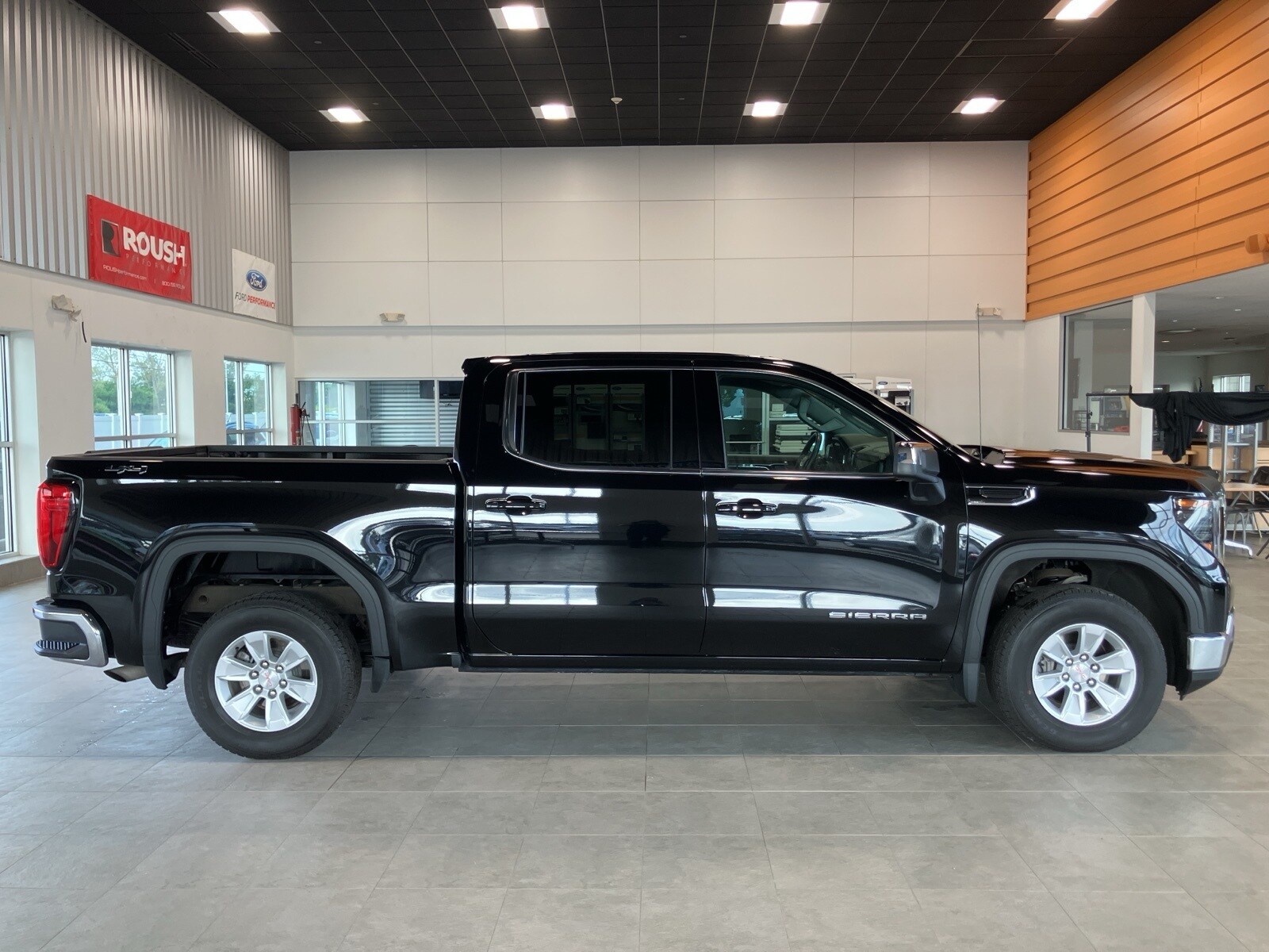 2023 Gmc Sierra 1500 SLE photo 4