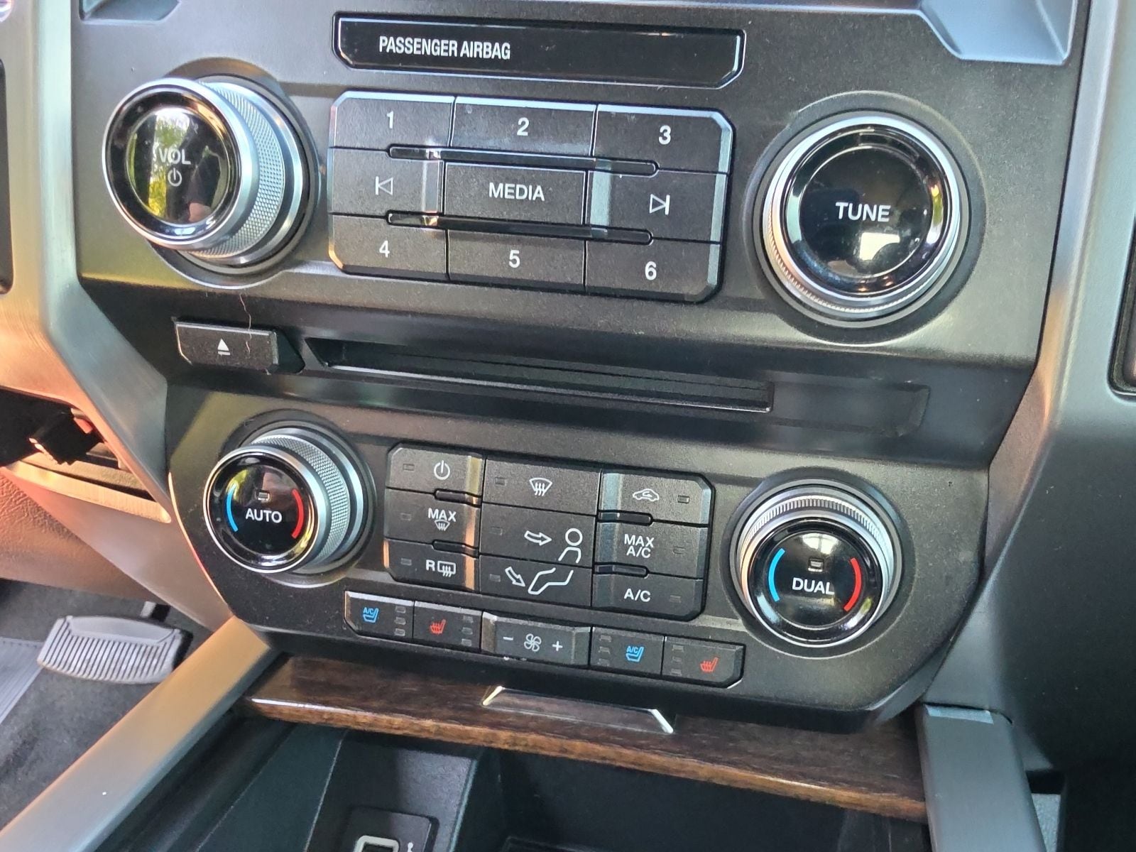 Thumbnail: 2017 Ford F-250 - 28