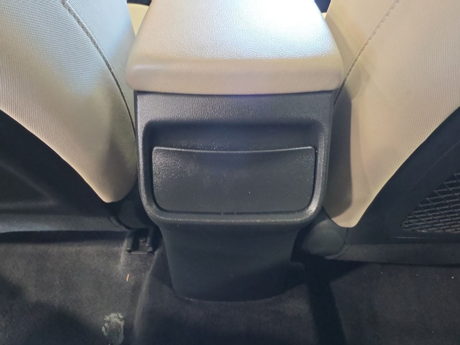 Thumbnail: 2018 Hyundai Elantra - 31