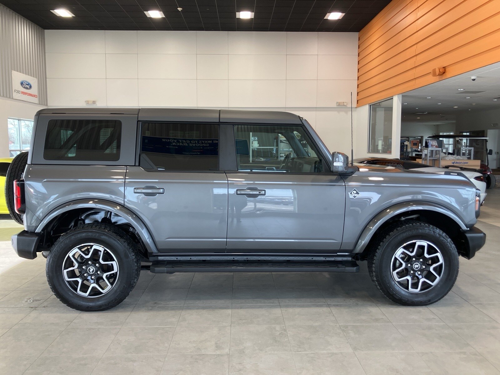 2023 Ford Bronco Outer Banks photo 4
