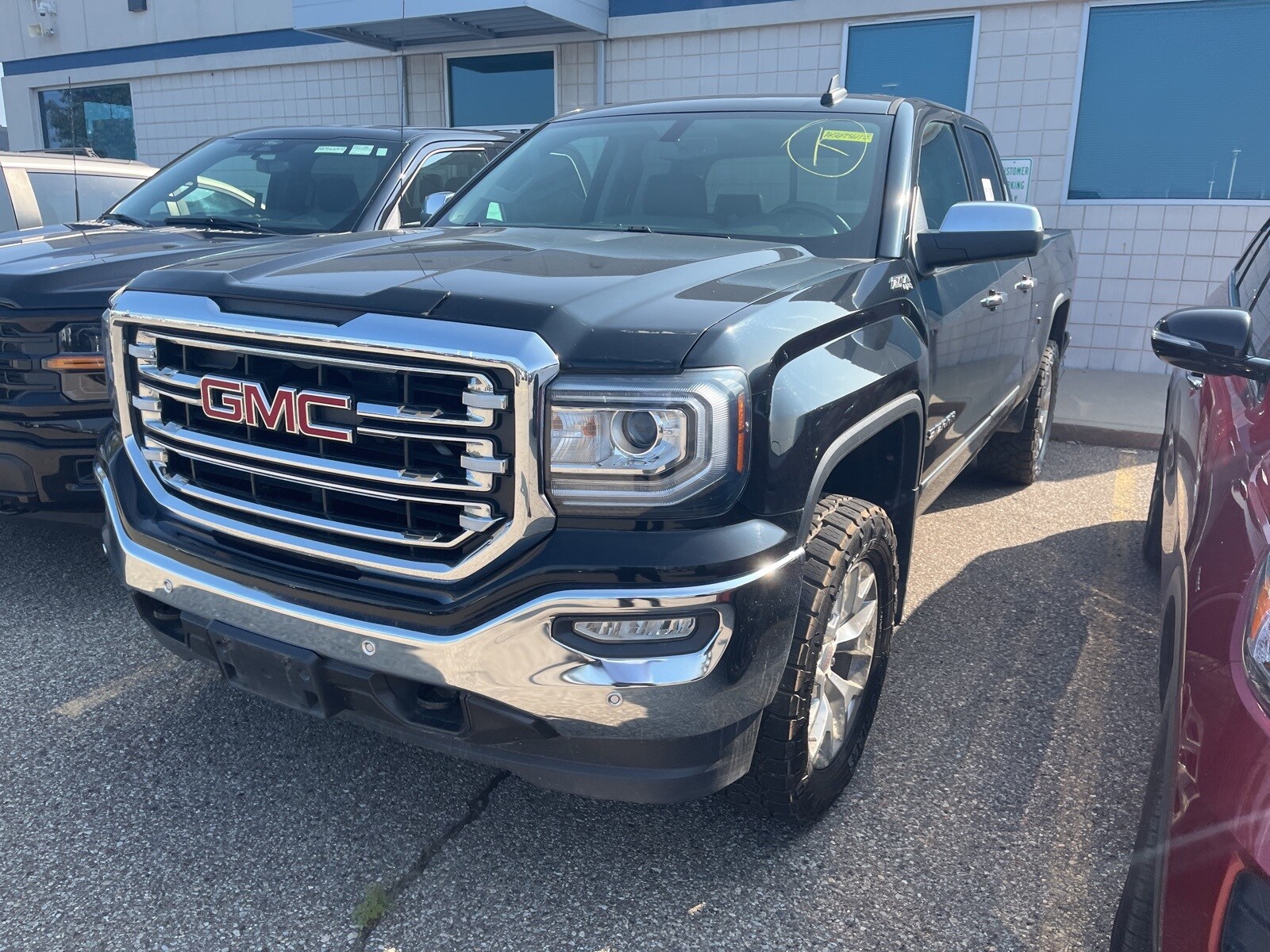 2017 Gmc Sierra 1500 SLT photo 2