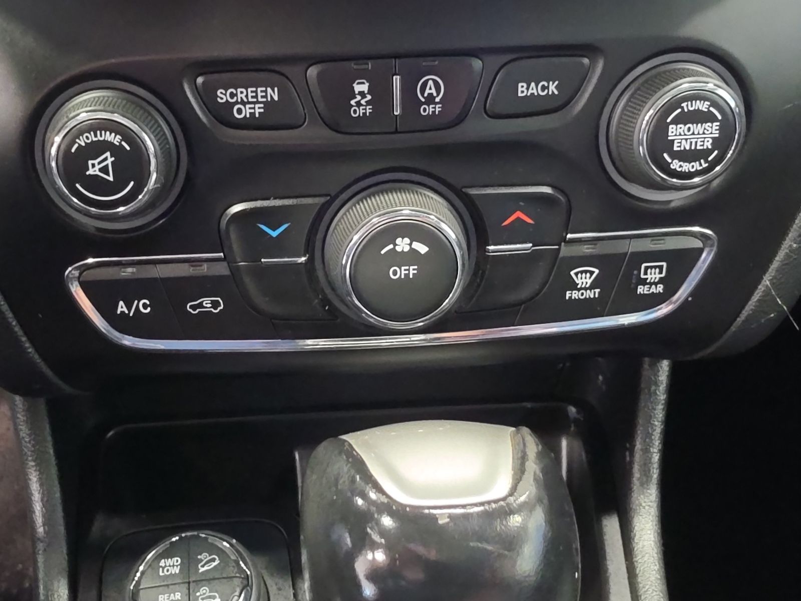 Thumbnail: 2016 Jeep Cherokee - 26