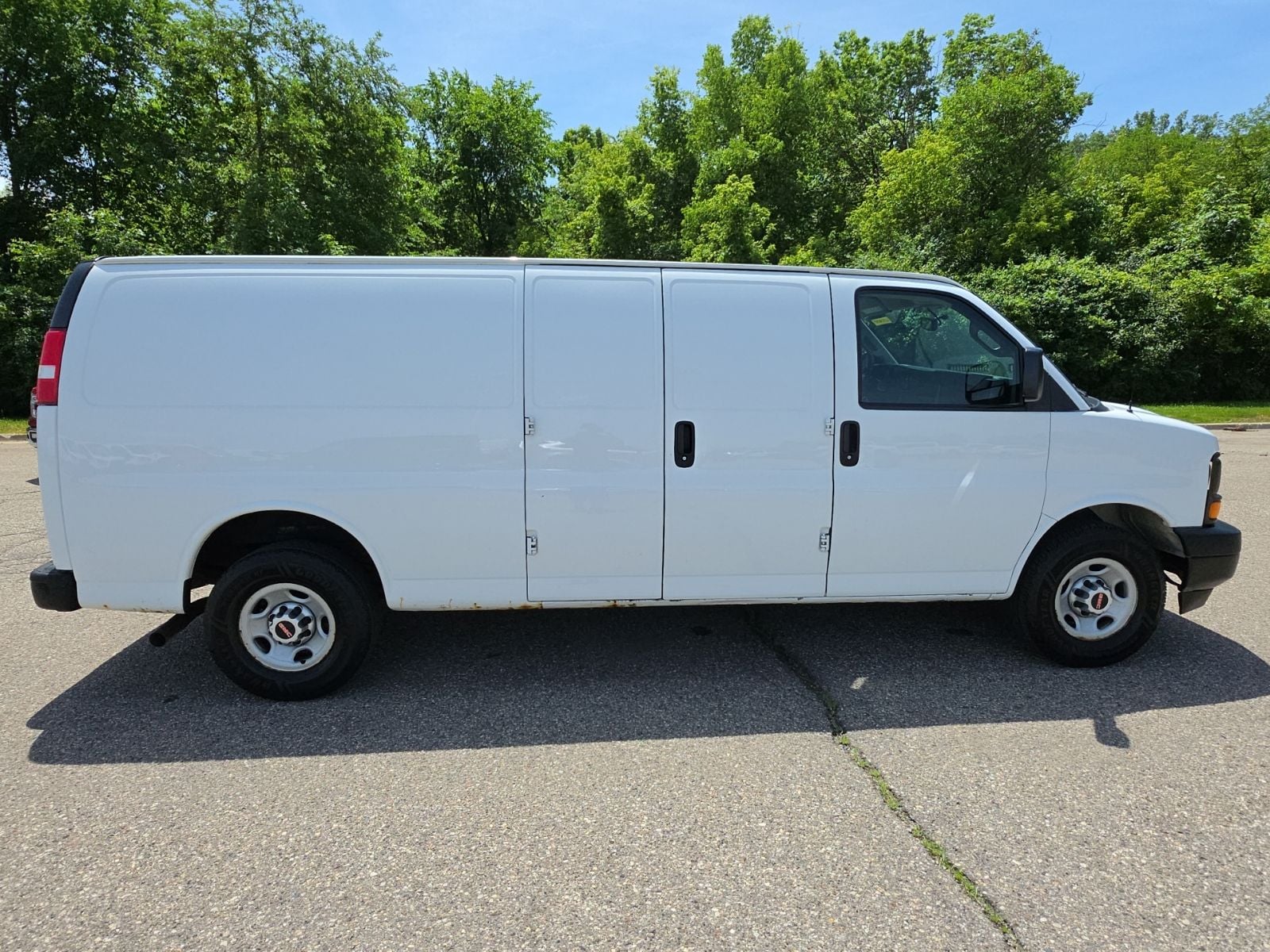 Thumbnail: 2017 GMC Savana - 6