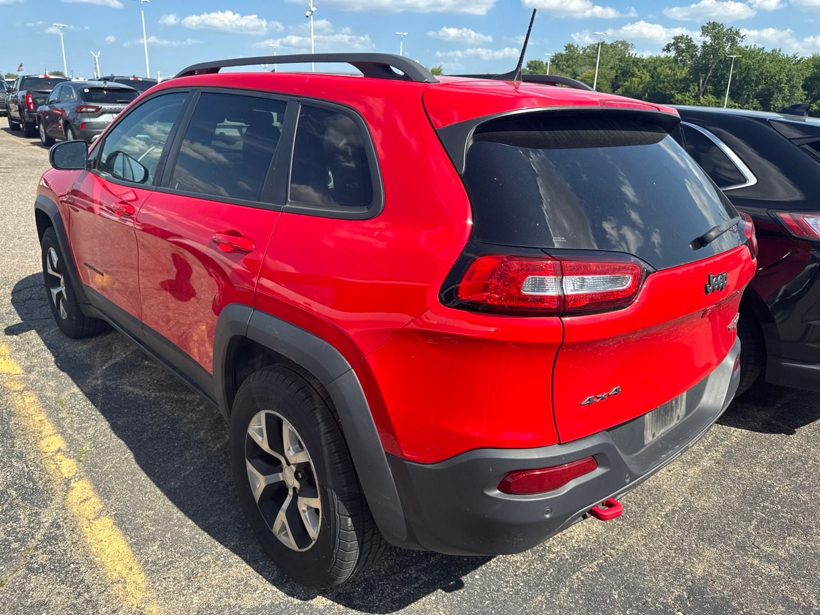 Thumbnail: 2018 Jeep Cherokee - 17
