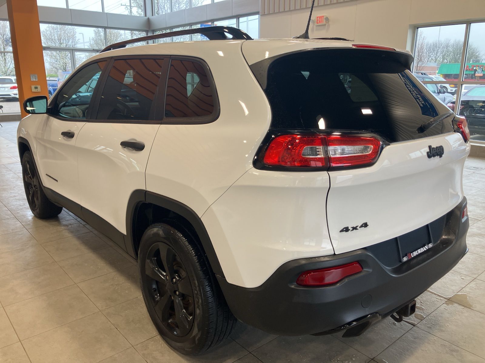Thumbnail: 2017 Jeep Cherokee - 7