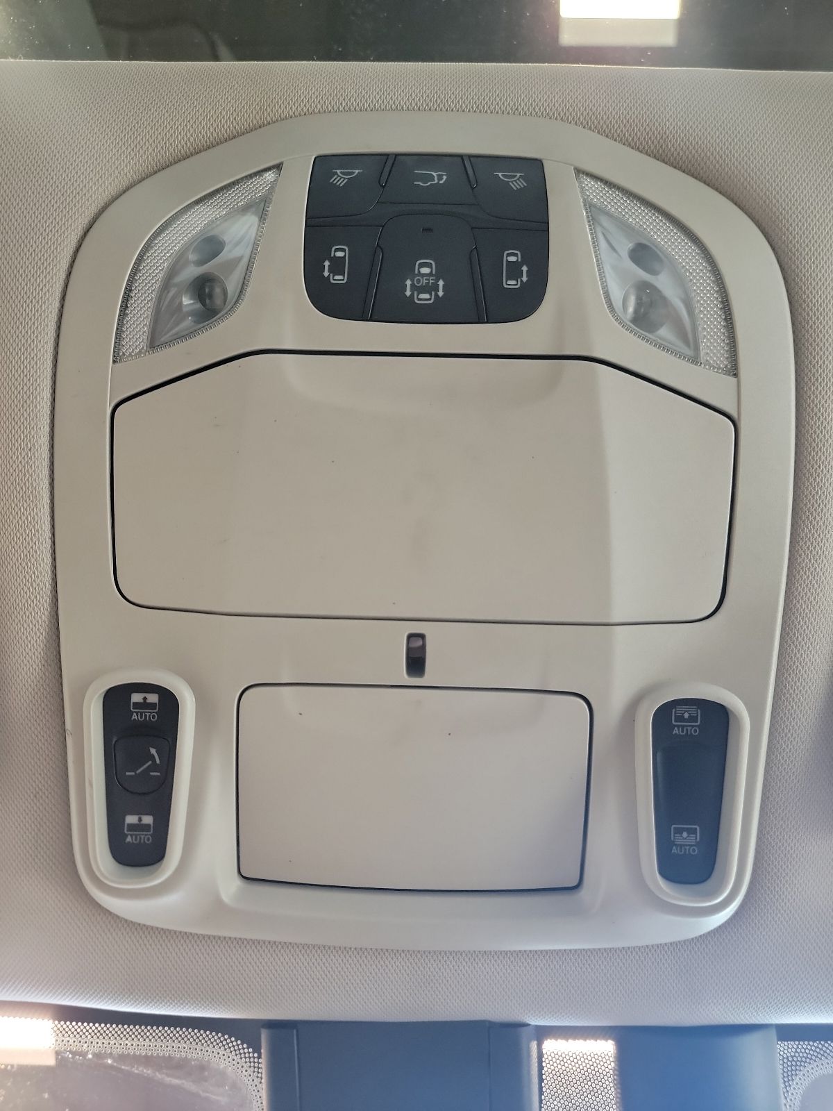 Thumbnail: 2020 Chrysler Pacifica - 25