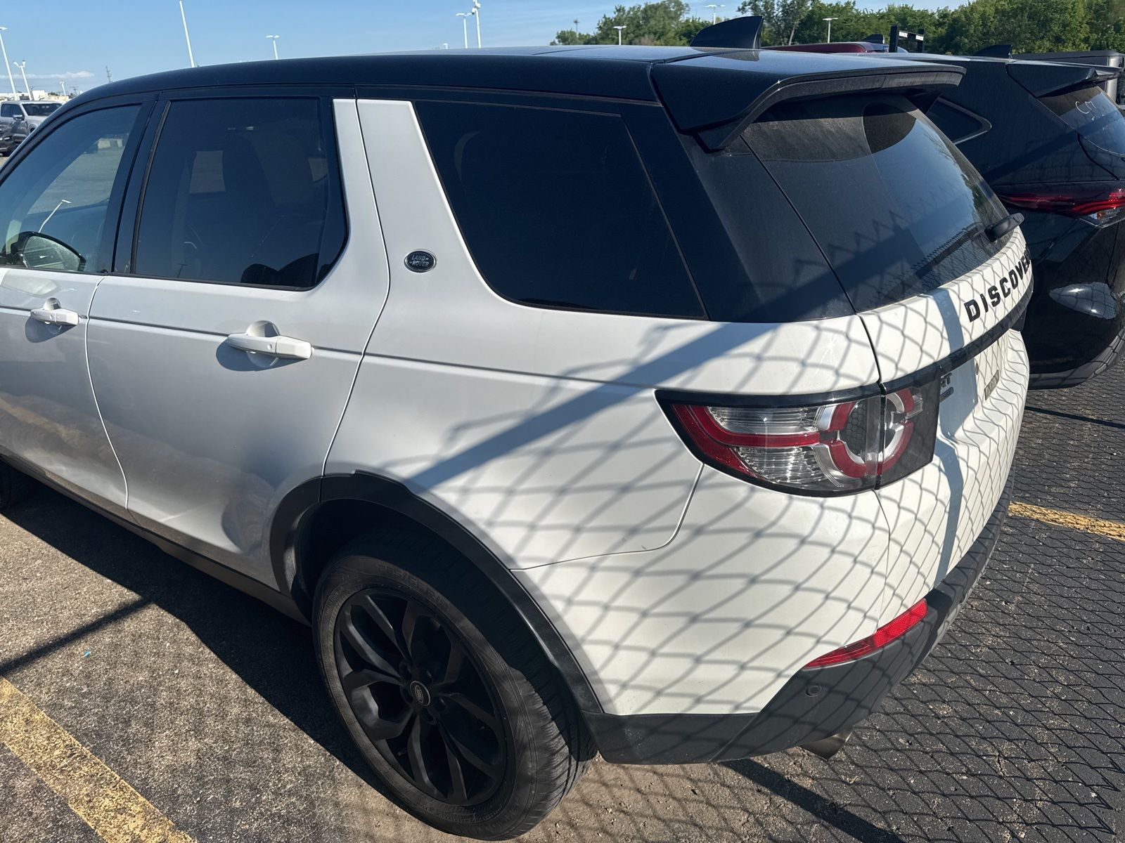 Thumbnail: 2019 Land Rover Discovery Sport - 18