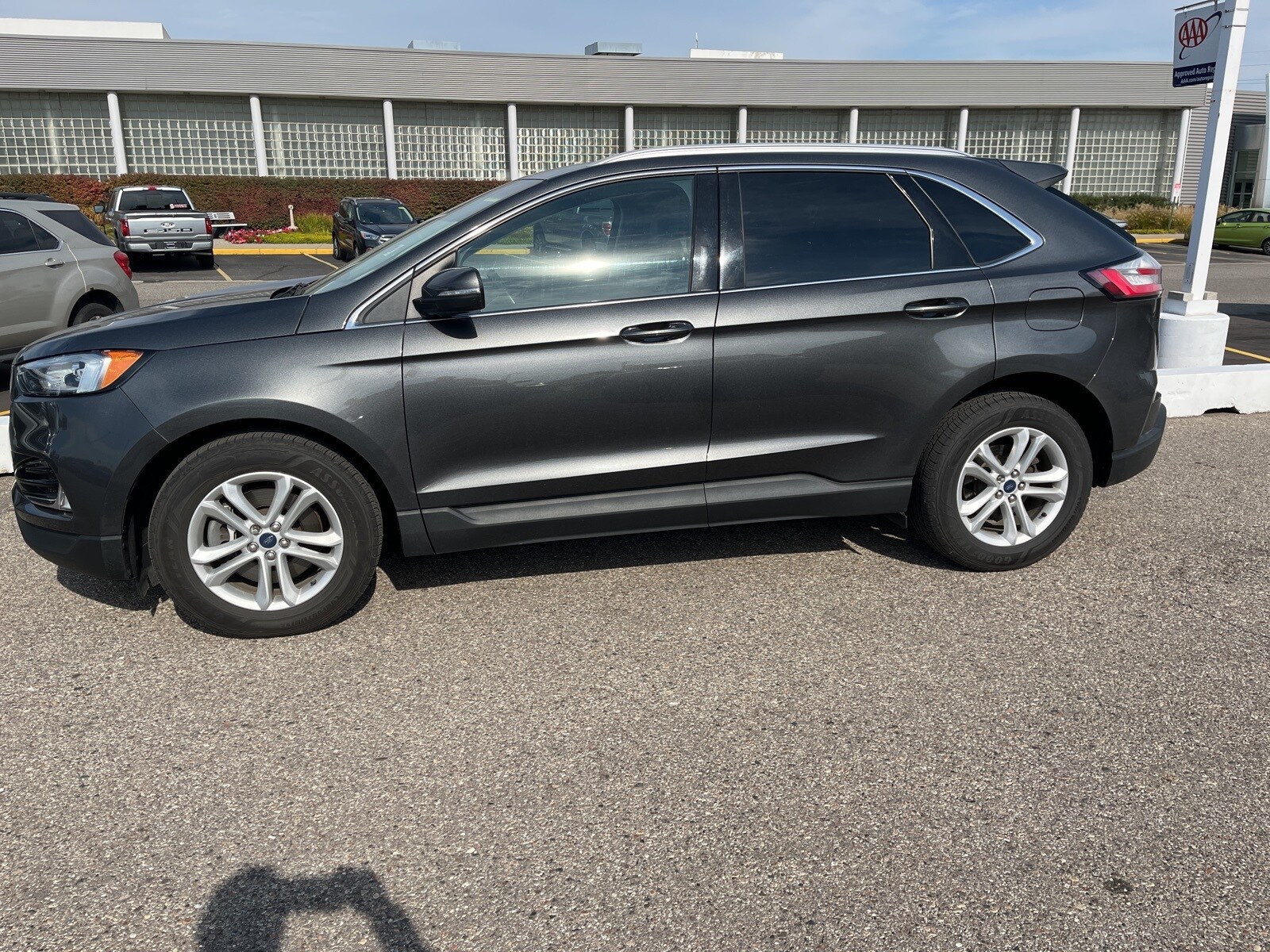 2020 Ford Edge SEL photo 4