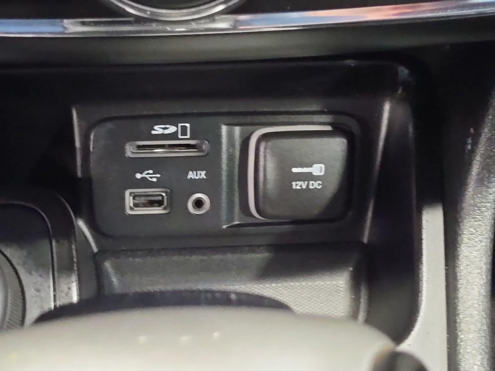 Thumbnail: 2016 Jeep Cherokee - 25
