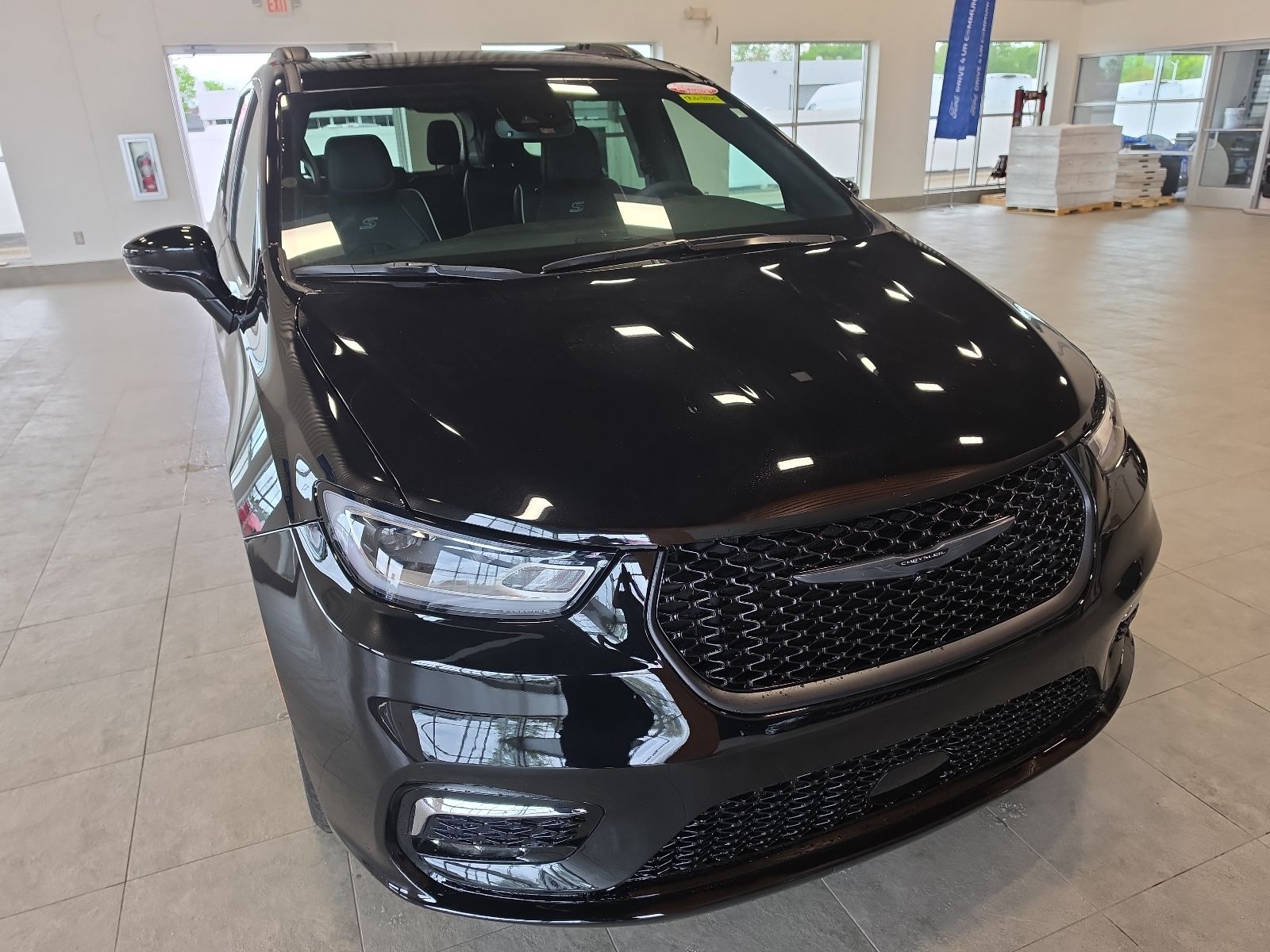 Thumbnail: 2026 Chrysler Pacifica - 8
