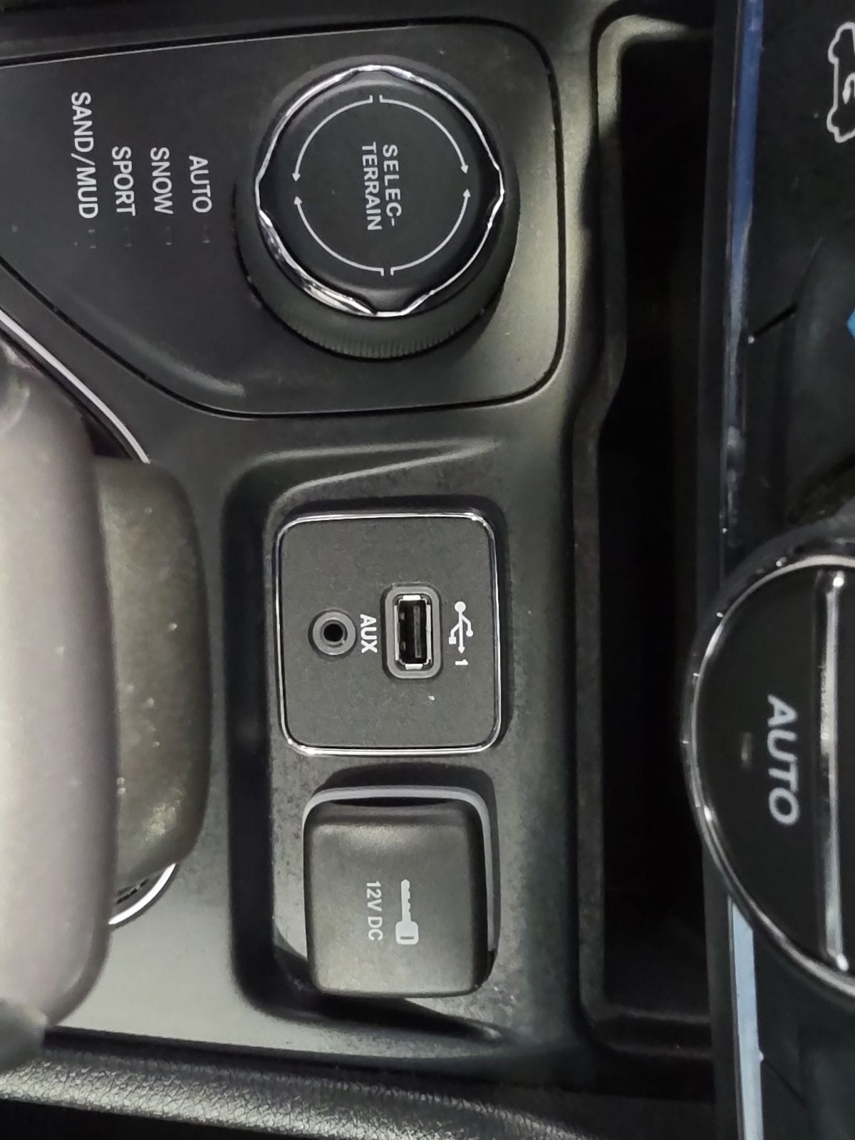 Thumbnail: 2020 Jeep Cherokee - 21