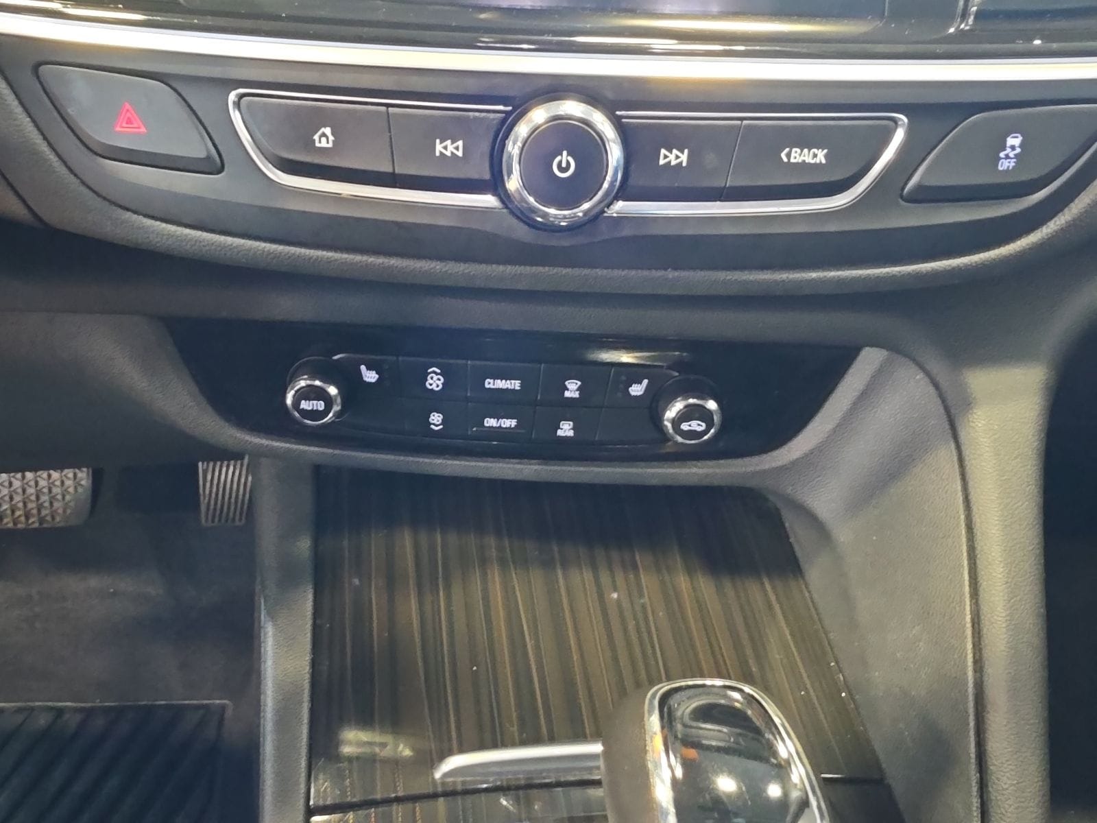Thumbnail: 2019 Buick Regal - 24