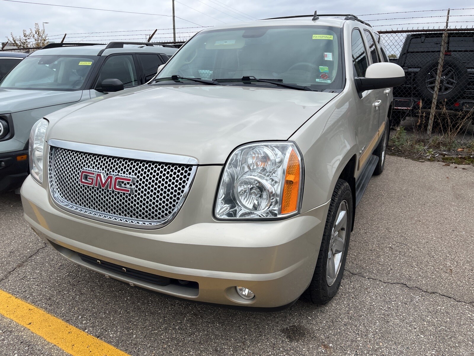 2014 Gmc Yukon SLT photo 2