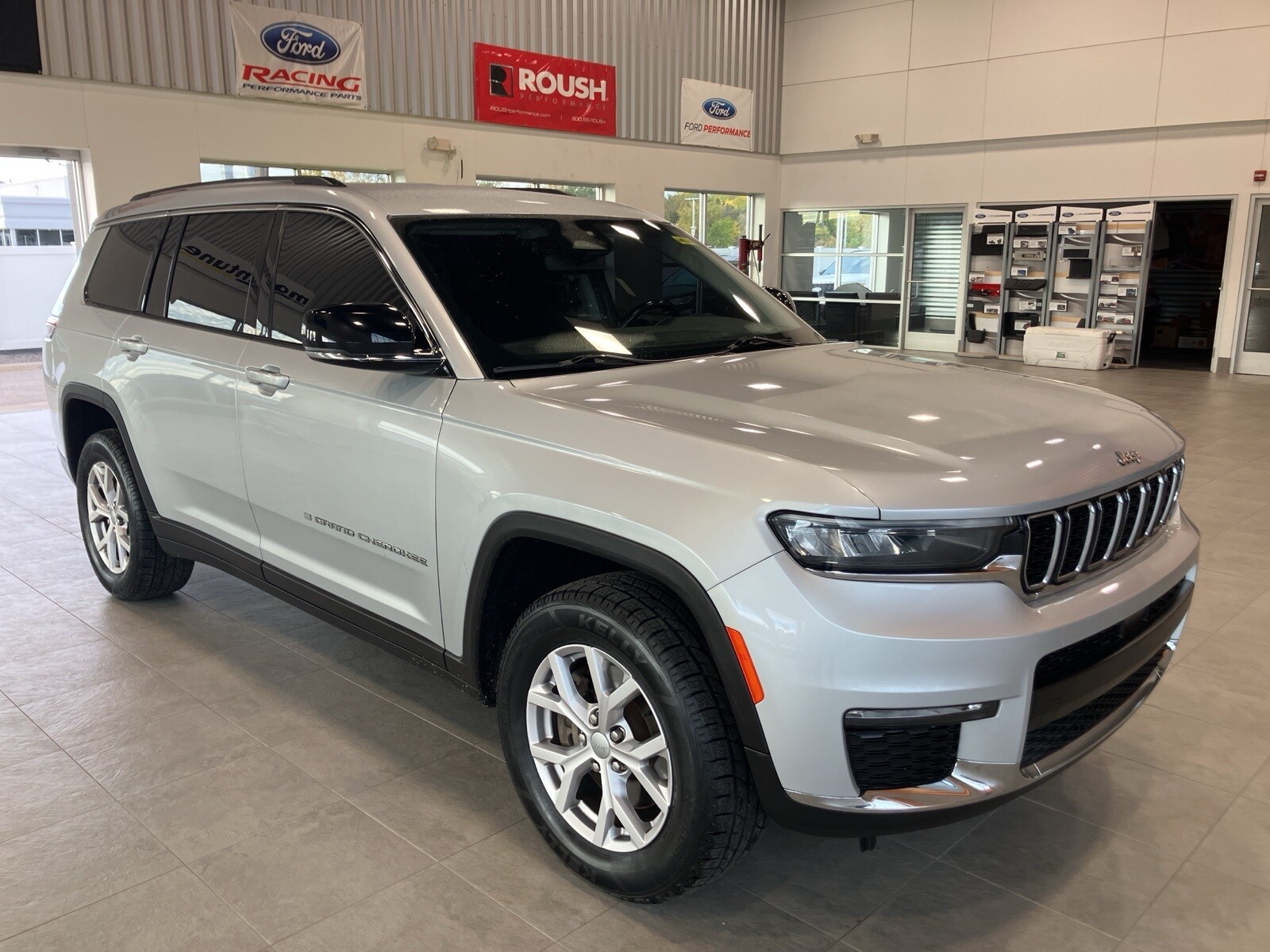 2021 Jeep Grand Cherokee Limited photo 2