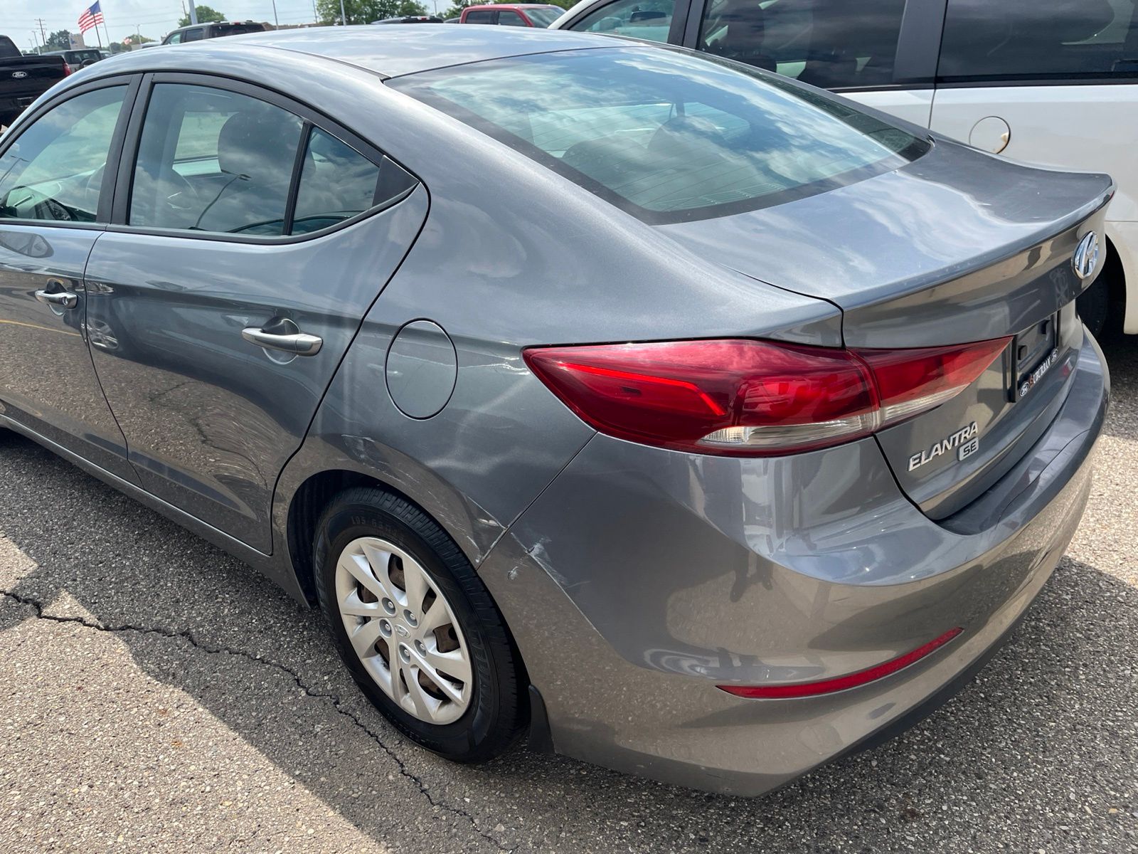 Thumbnail: 2018 Hyundai Elantra - 11
