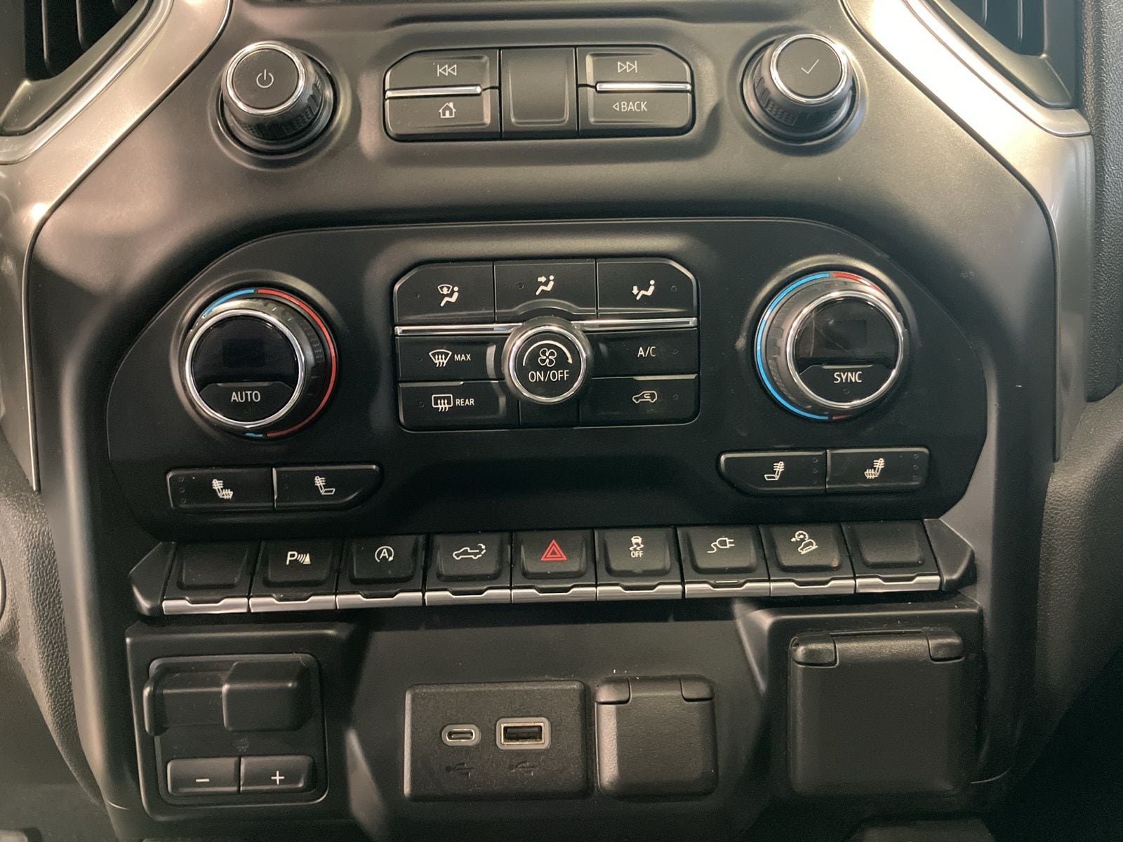 Thumbnail: 2019 Chevrolet Silverado 1500 - 18