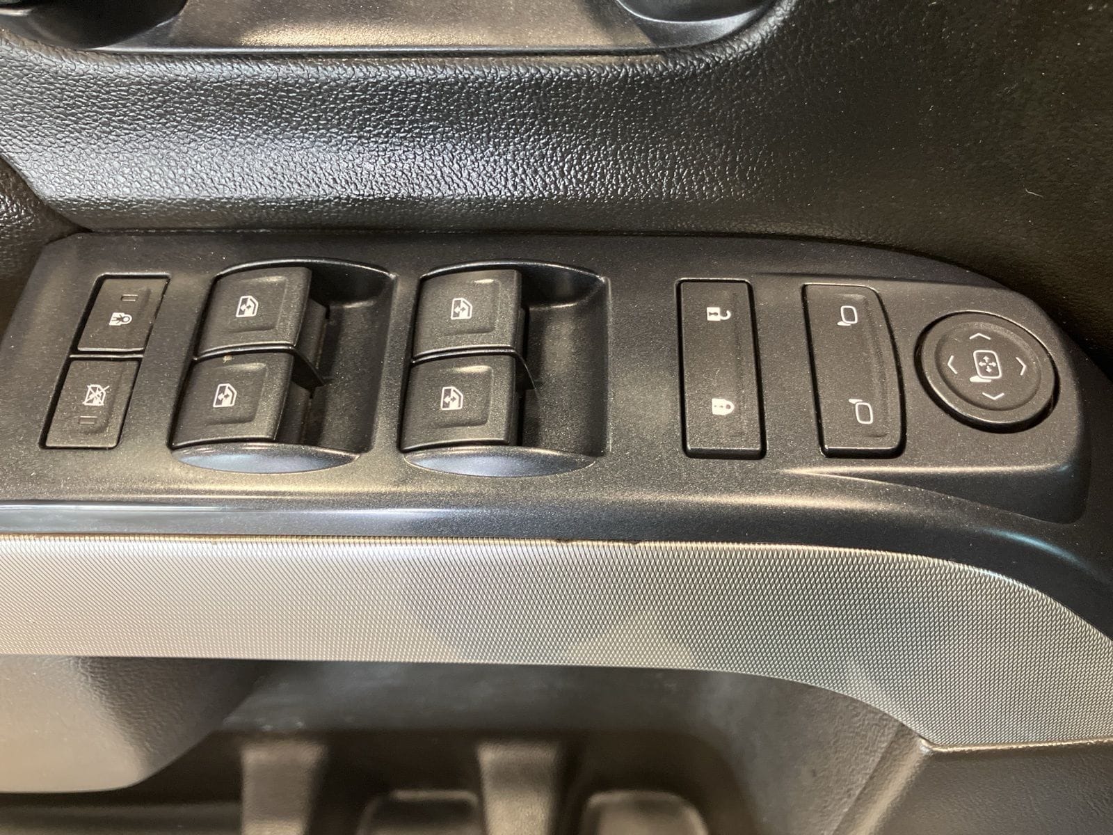 Thumbnail: 2018 Chevrolet Silverado 1500 - 12