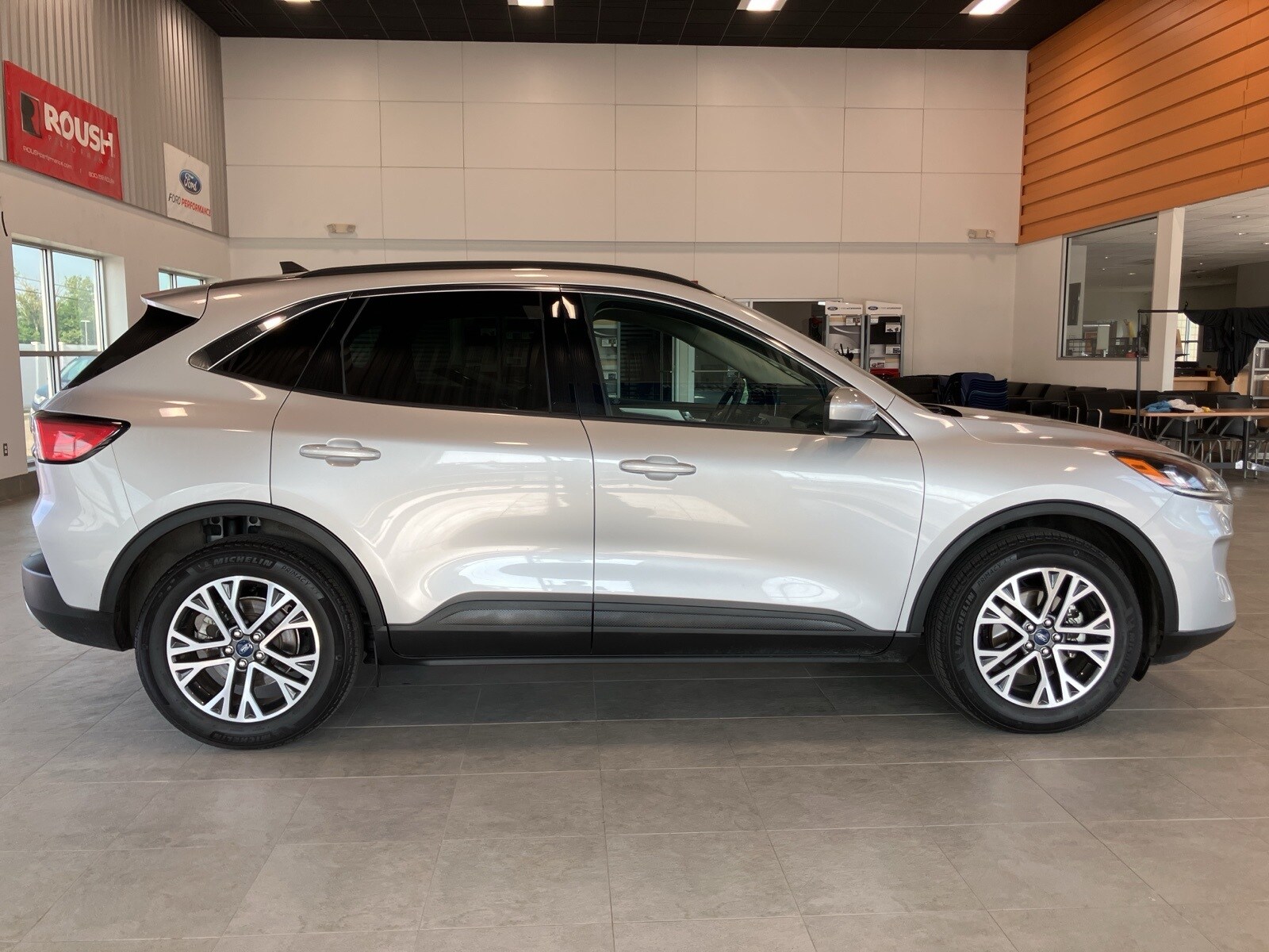 2020 Ford Escape SEL photo 4