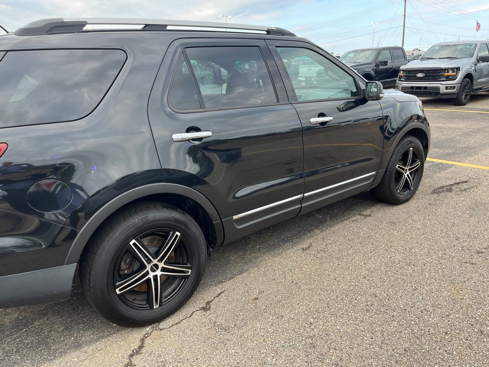 Thumbnail: 2015 Ford Explorer - 17