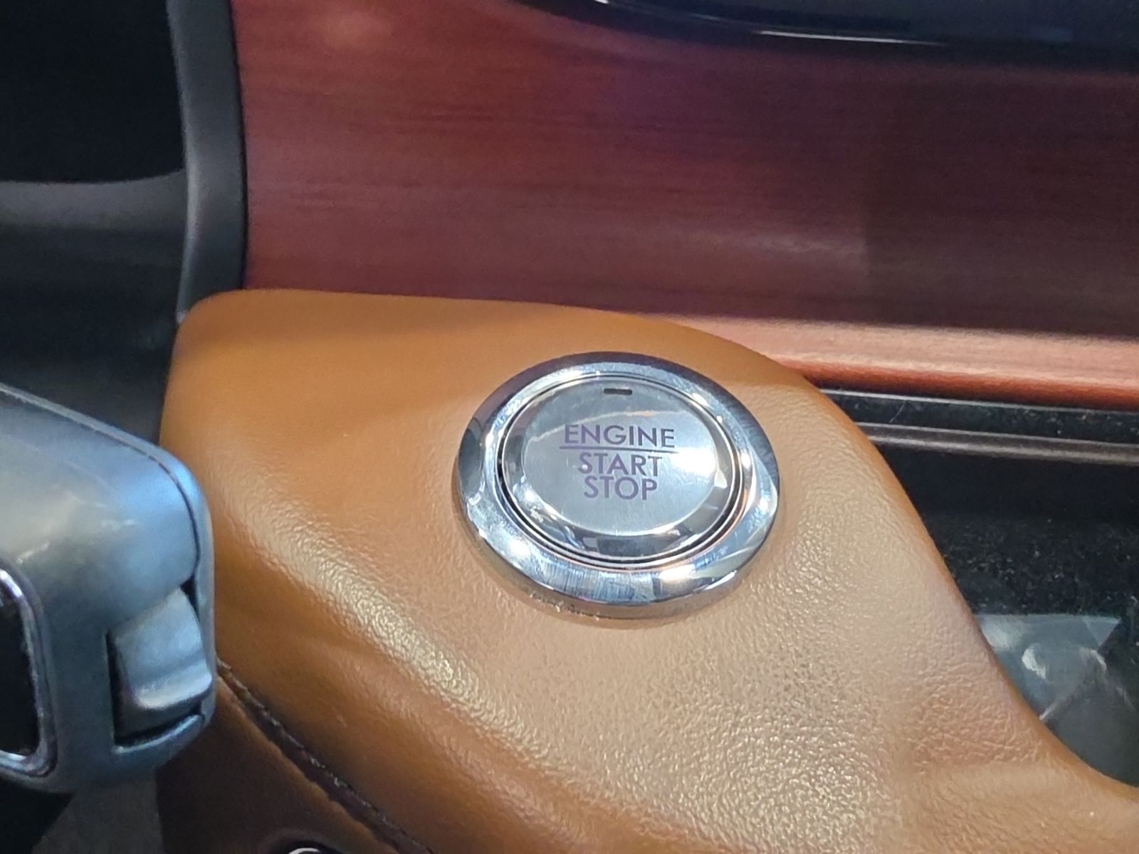 Thumbnail: 2020 Lincoln Aviator - 32