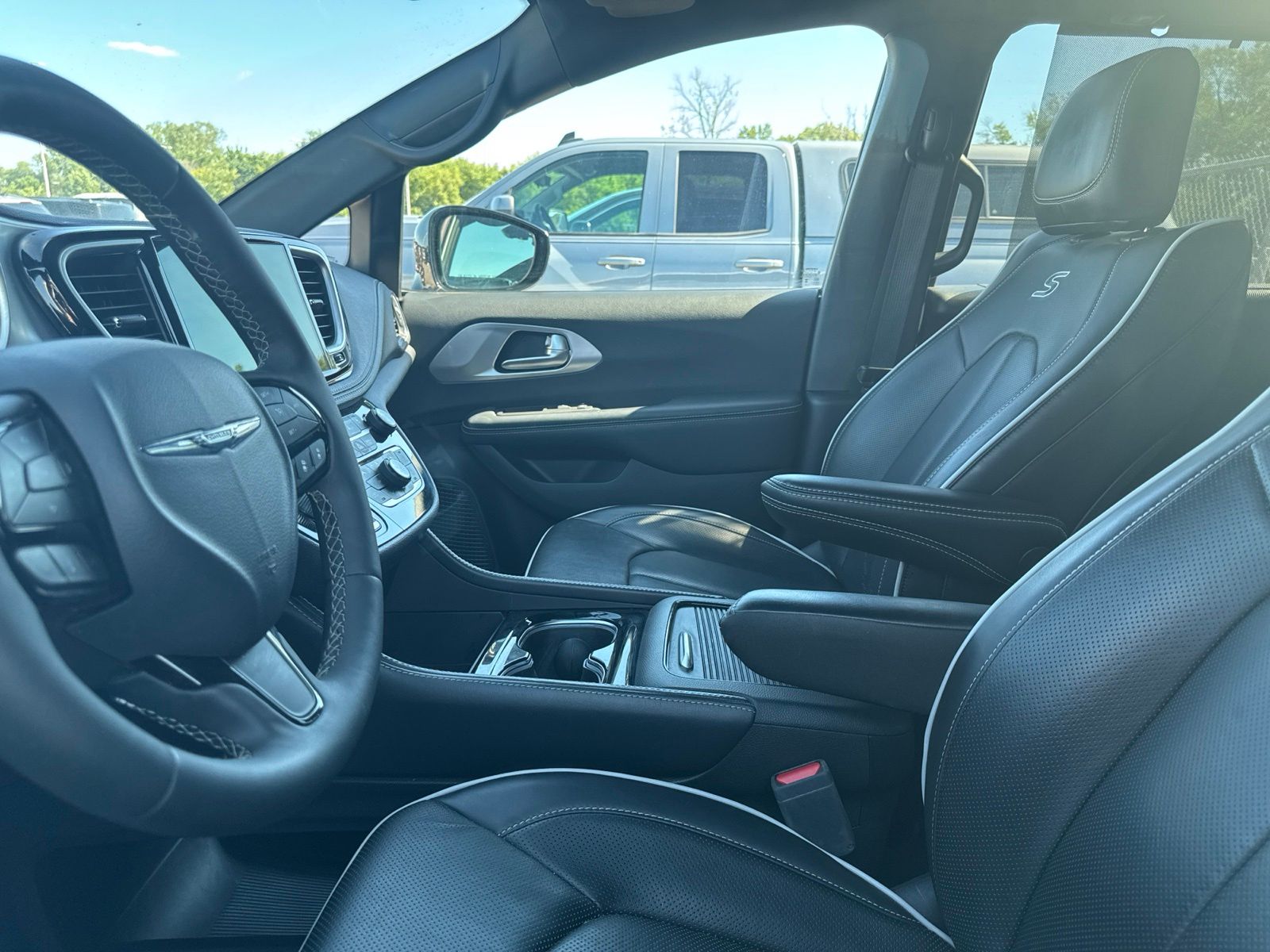 Thumbnail: 2025 Chrysler Pacifica - 33