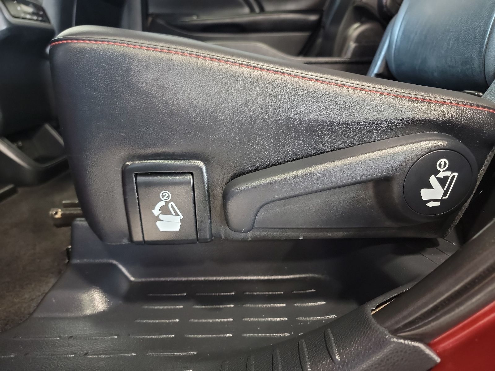 Thumbnail: 2019 Toyota Highlander - 31