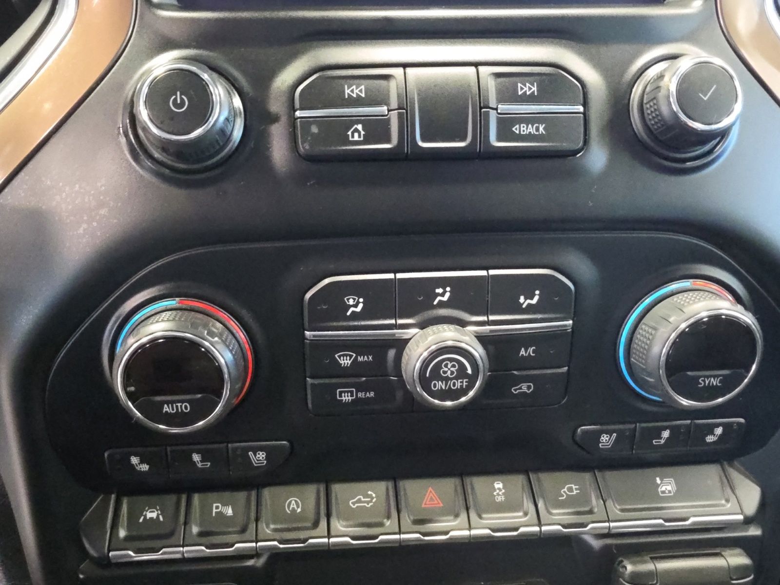 Thumbnail: 2019 Chevrolet Silverado 1500 - 26