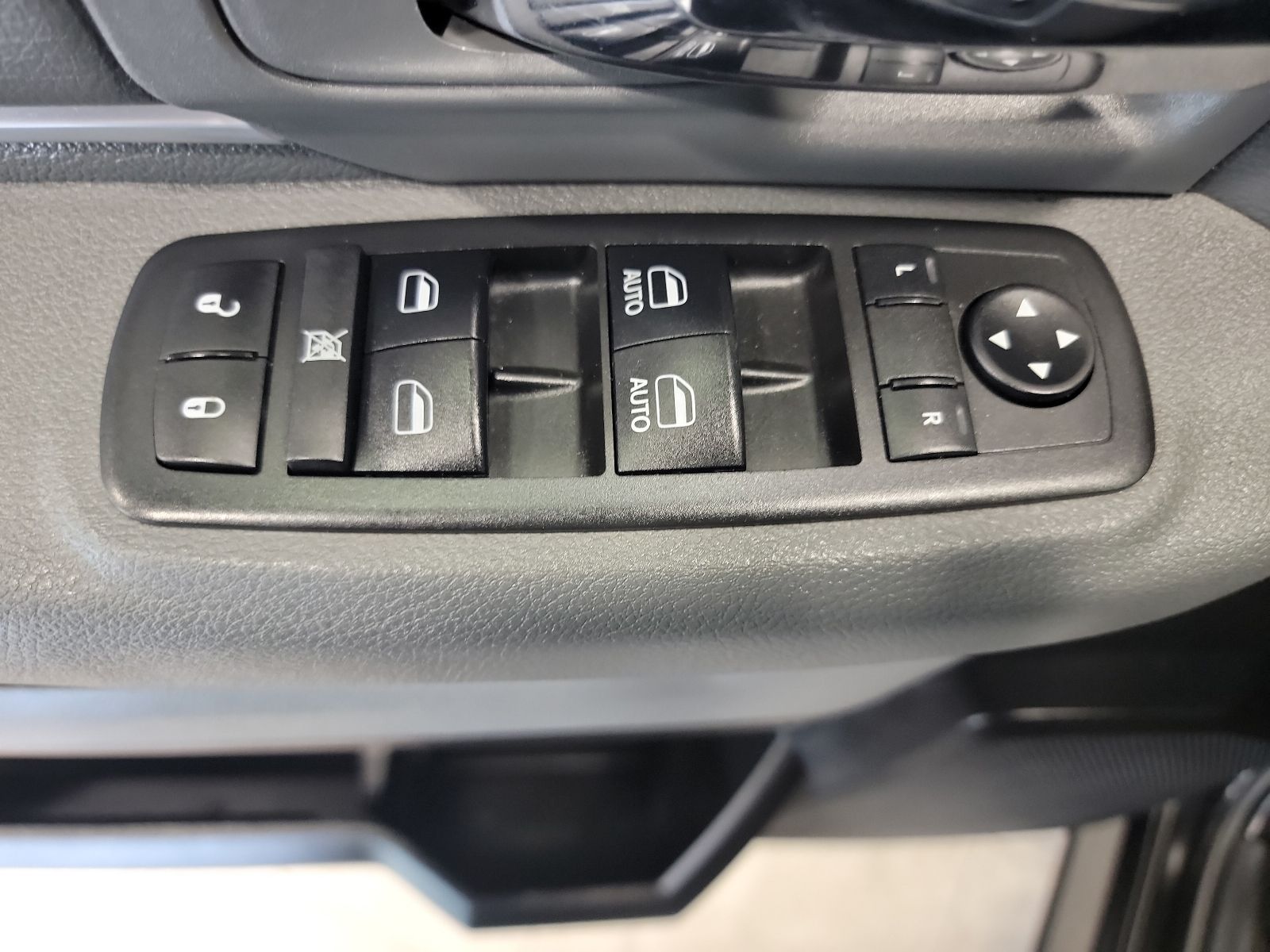 Thumbnail: 2019 RAM 1500 Classic - 18