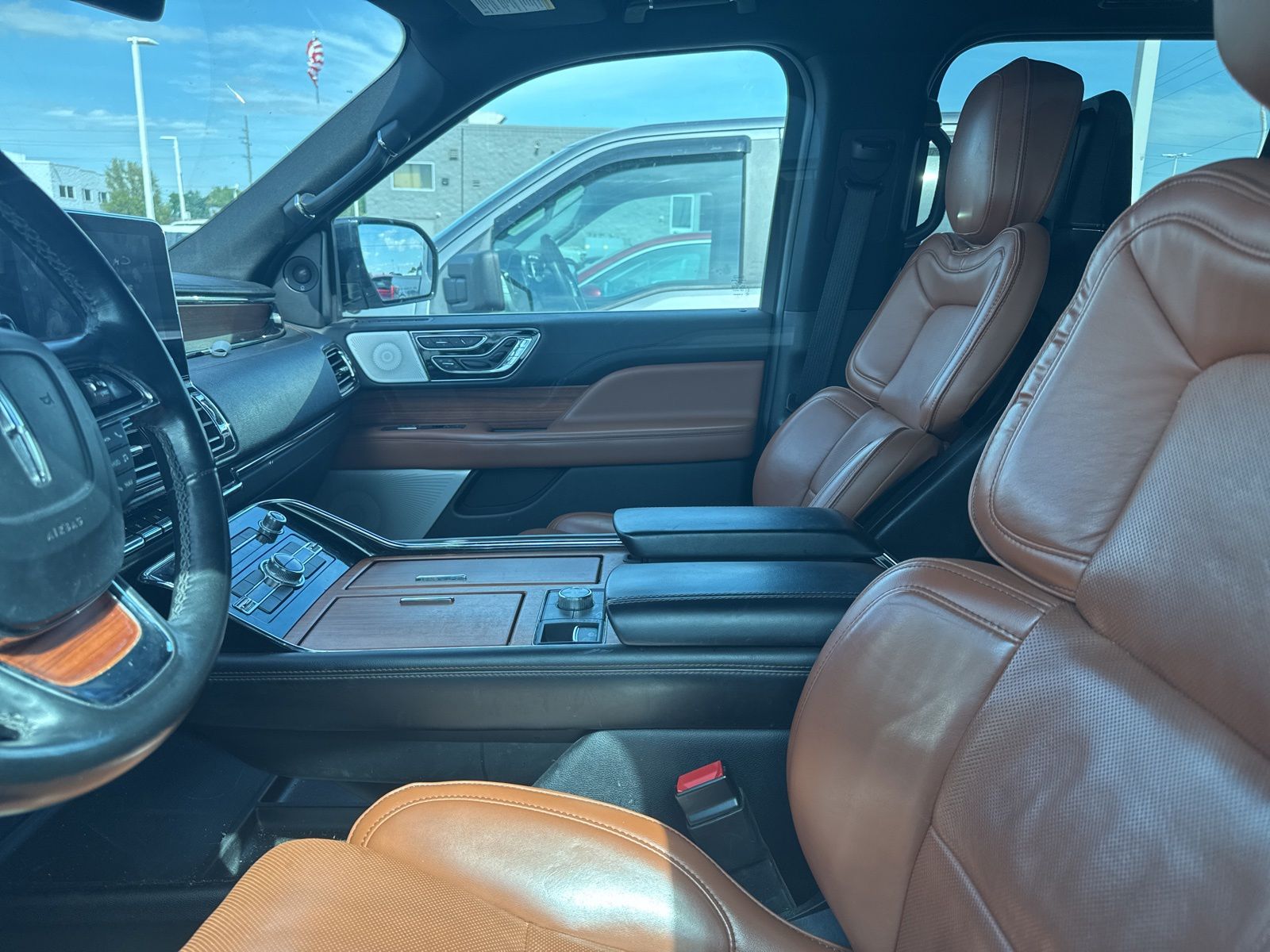 Thumbnail: 2019 Lincoln Navigator L - 31