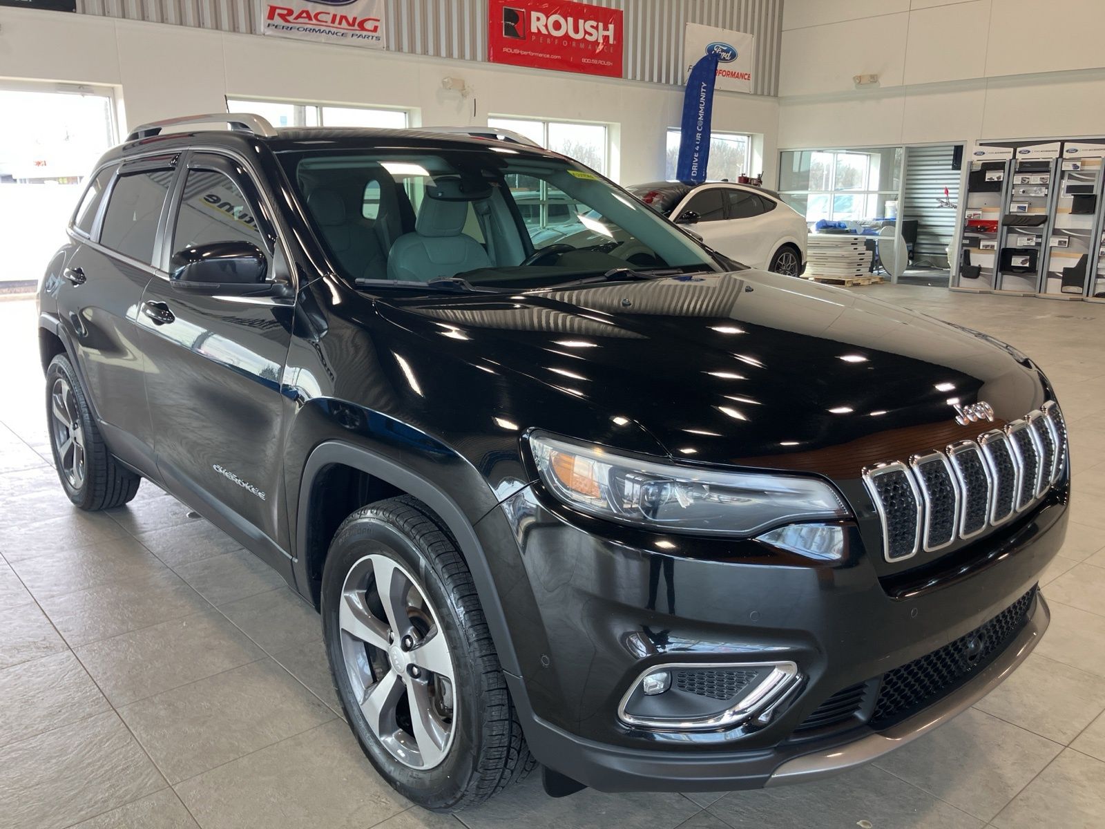 Thumbnail: 2019 Jeep Cherokee - 3