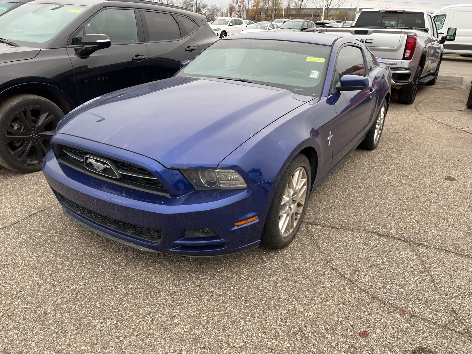 2013 Ford Mustang V6 Premium photo 2