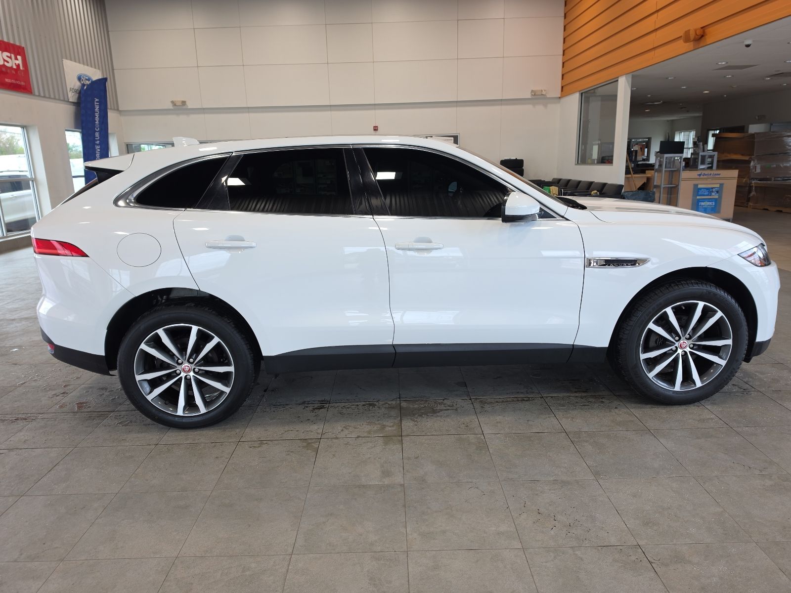 Thumbnail: 2019 Jaguar F-Pace - 8