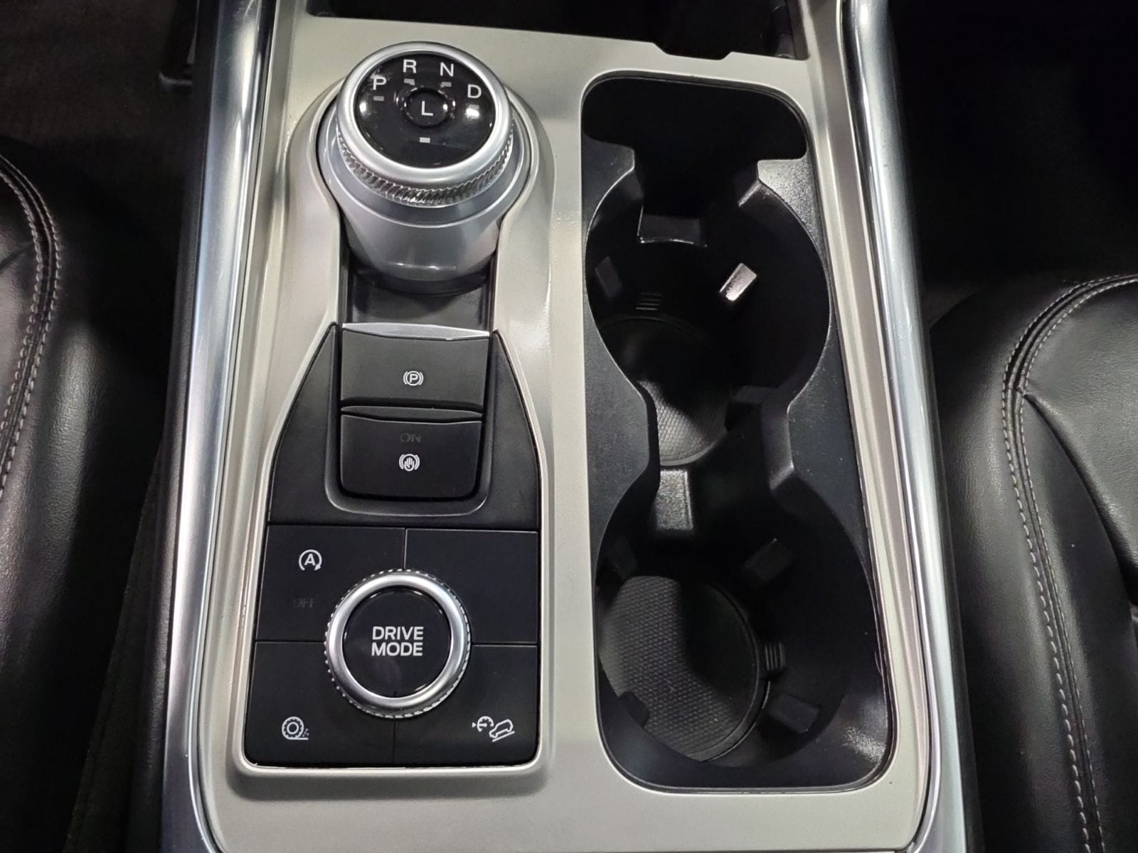 Thumbnail: 2021 Ford Explorer - 23