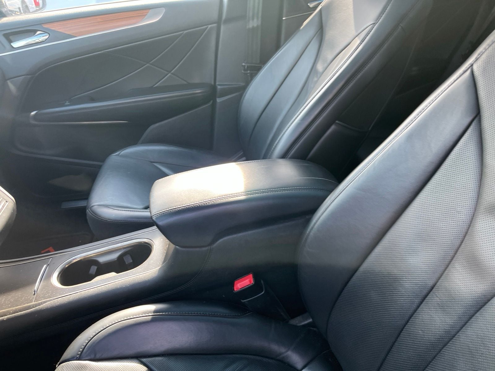 Thumbnail: 2017 Lincoln MKC - 25