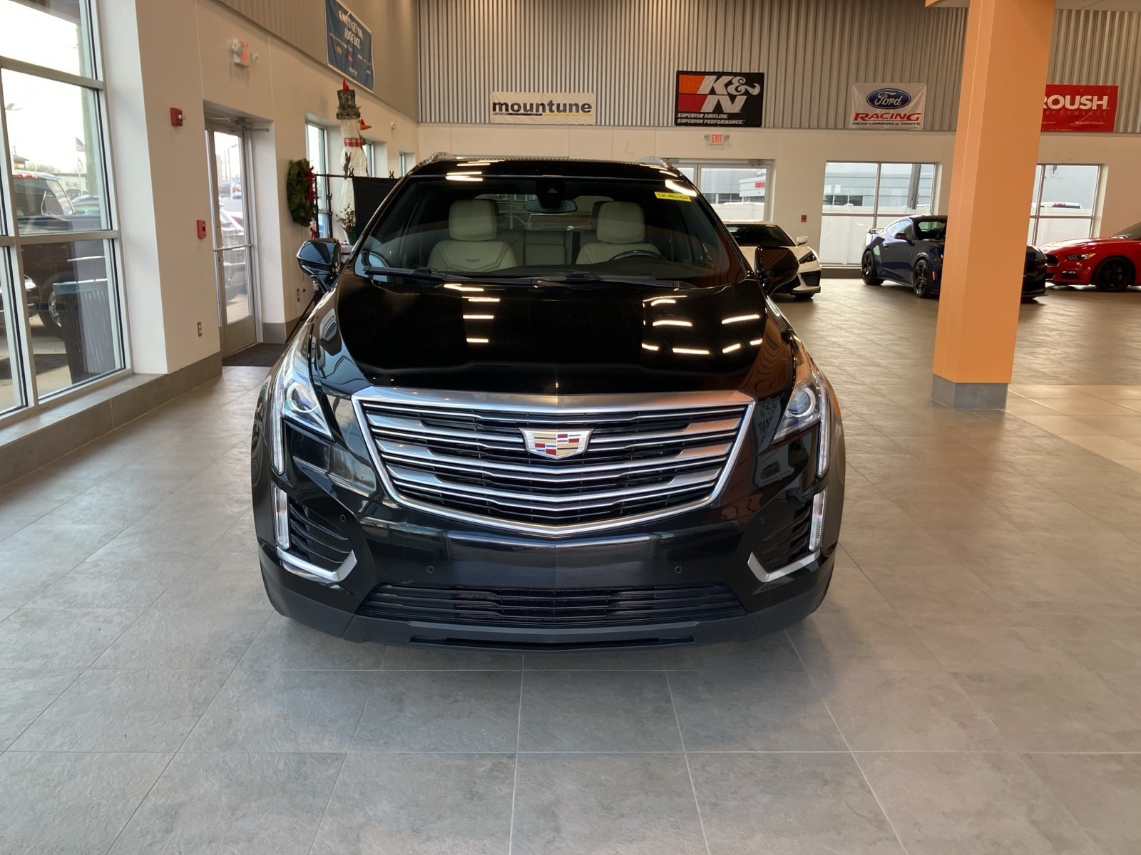 Used 2018 Cadillac XT5 Luxury with VIN 1GYKNDRS7JZ188626 for sale in Sterling Heights, MI