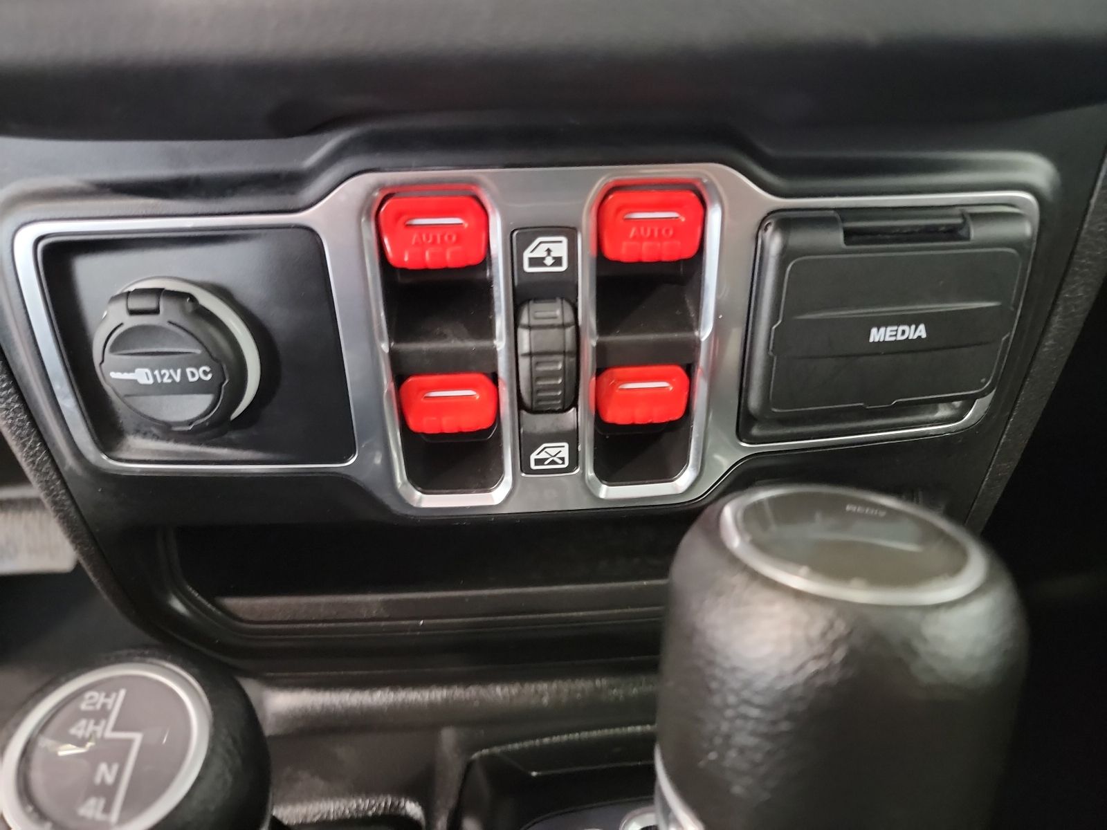 Thumbnail: 2024 Jeep Wrangler - 24