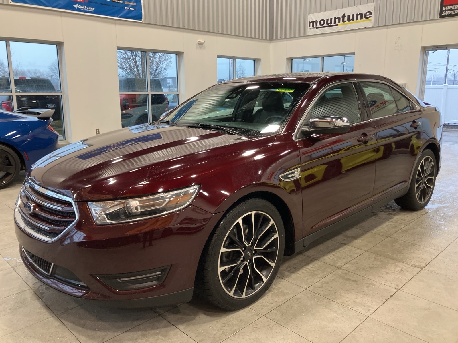 2019 Ford Taurus Limited's photo